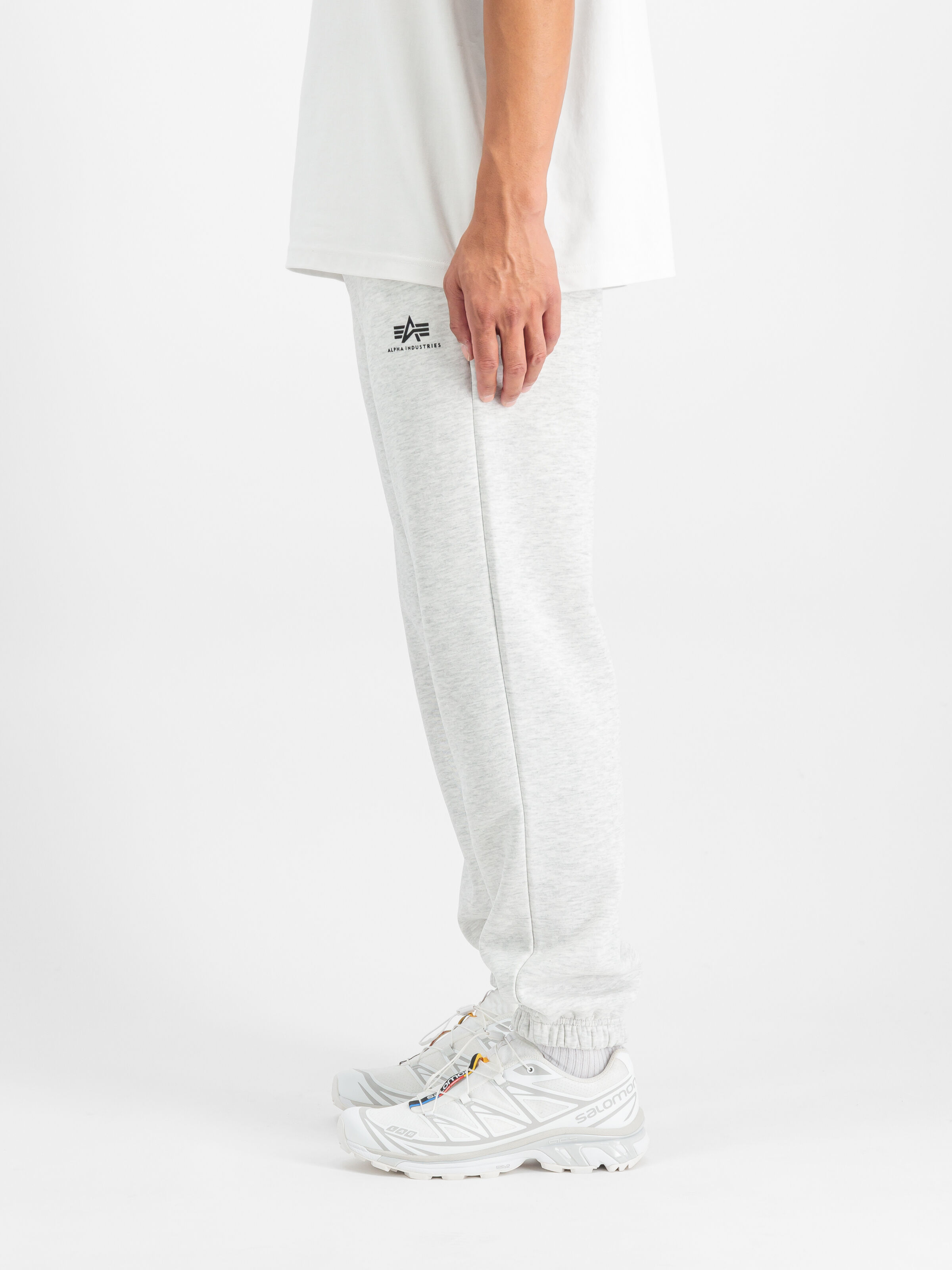 Basic Small Logo II Jogger pastel grey melange 156370_752_2_model_00004_118114