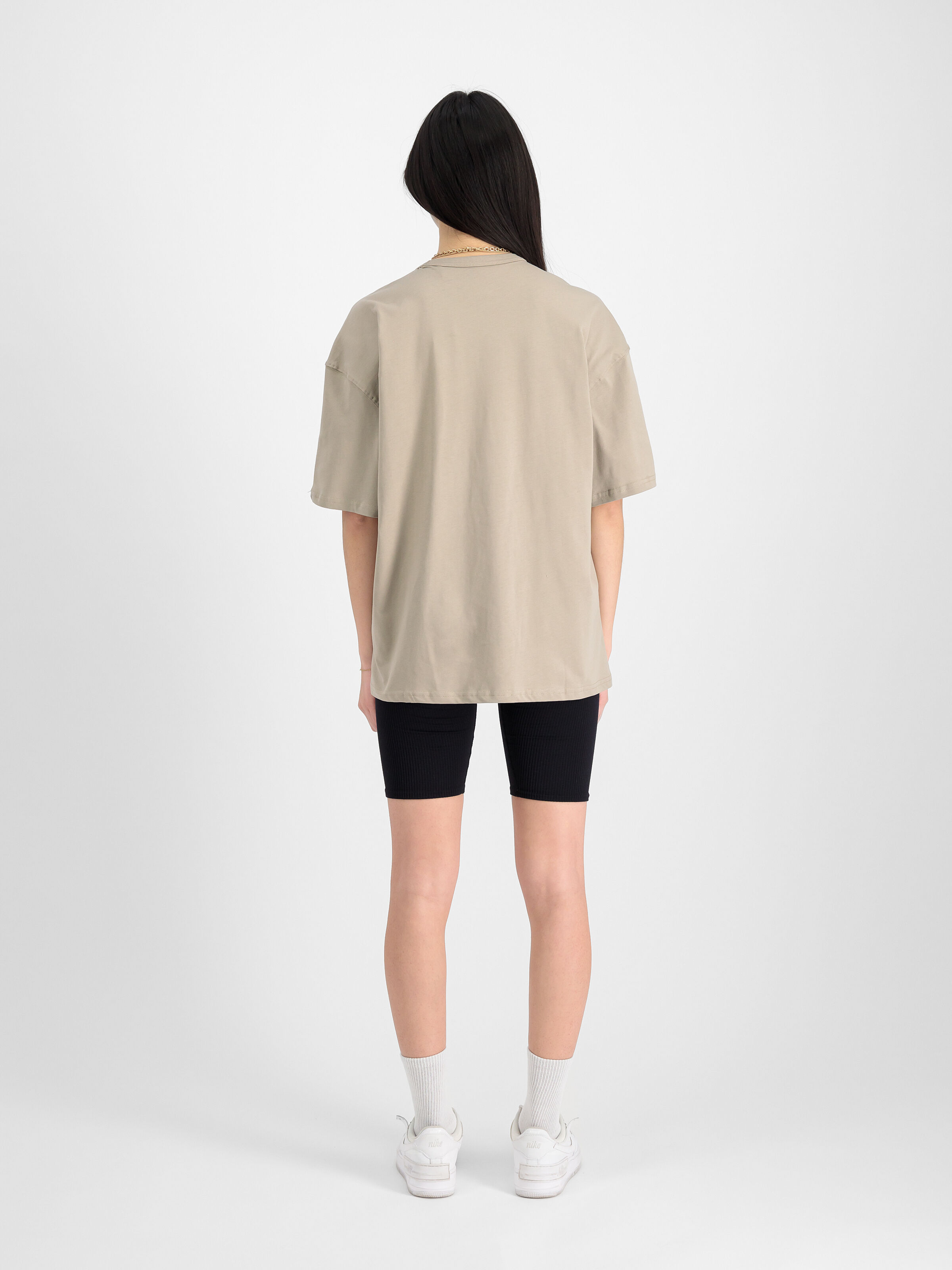 Alpha Essentials Rubber Logo T-Shirt Women vintage sand 146061_679_2_model_00002_98379