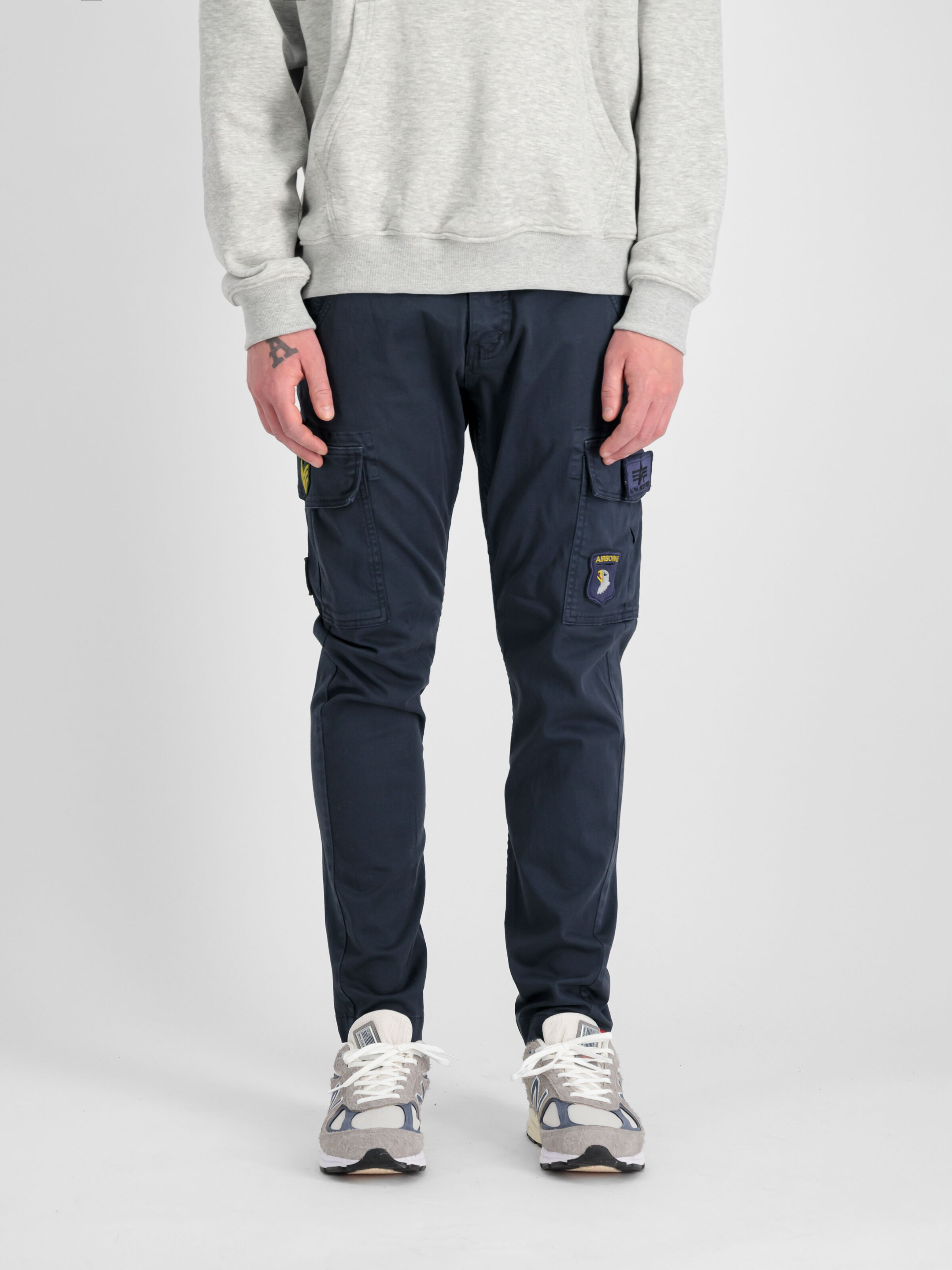 Petrol Patch Pant ultra navy 178207_697_2_model_00003_97608.jpg