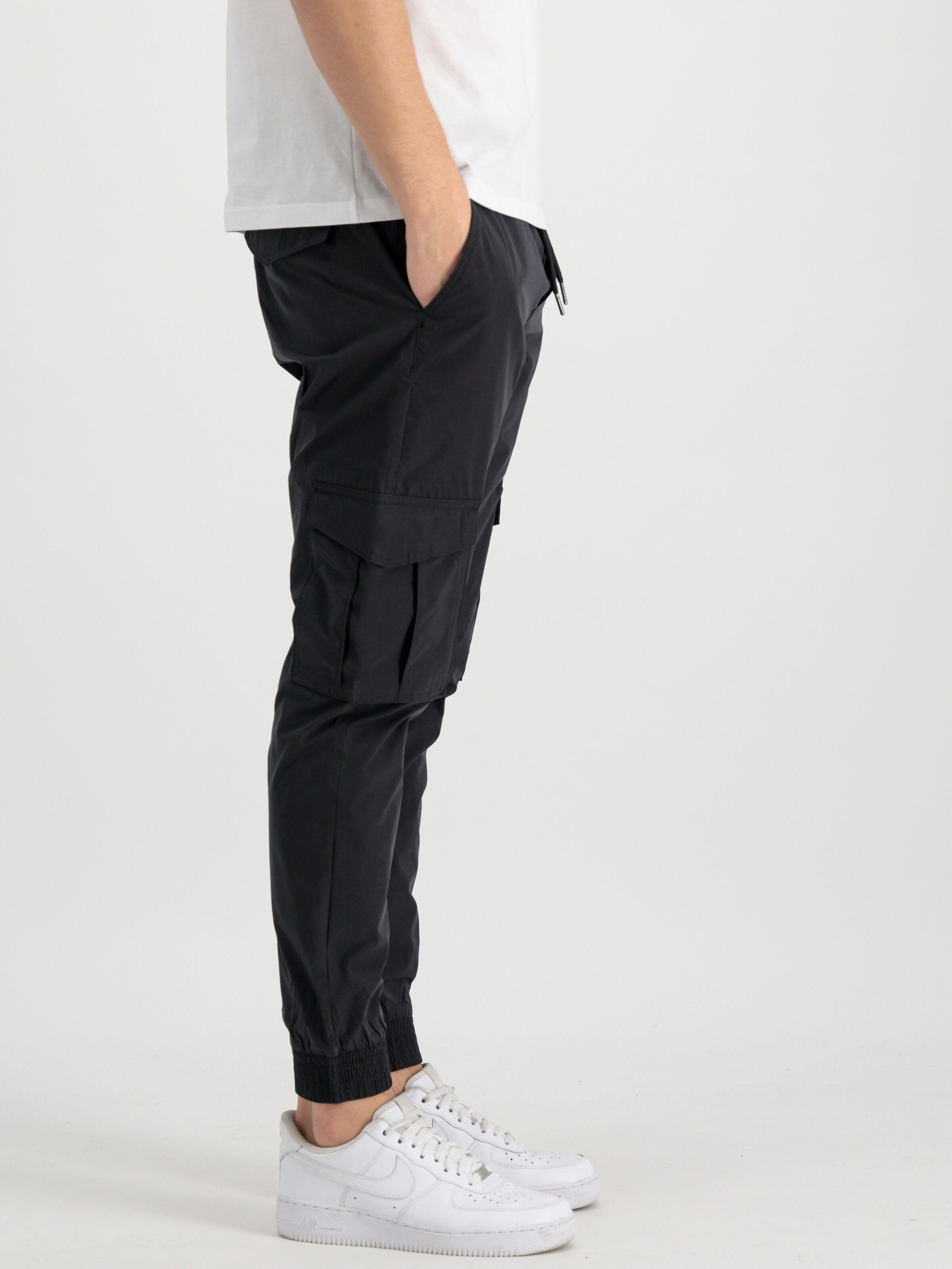 Nylon Cargo Jogger black 106200_03_alpha_industries_nylon_cargo_jogger_004_182875