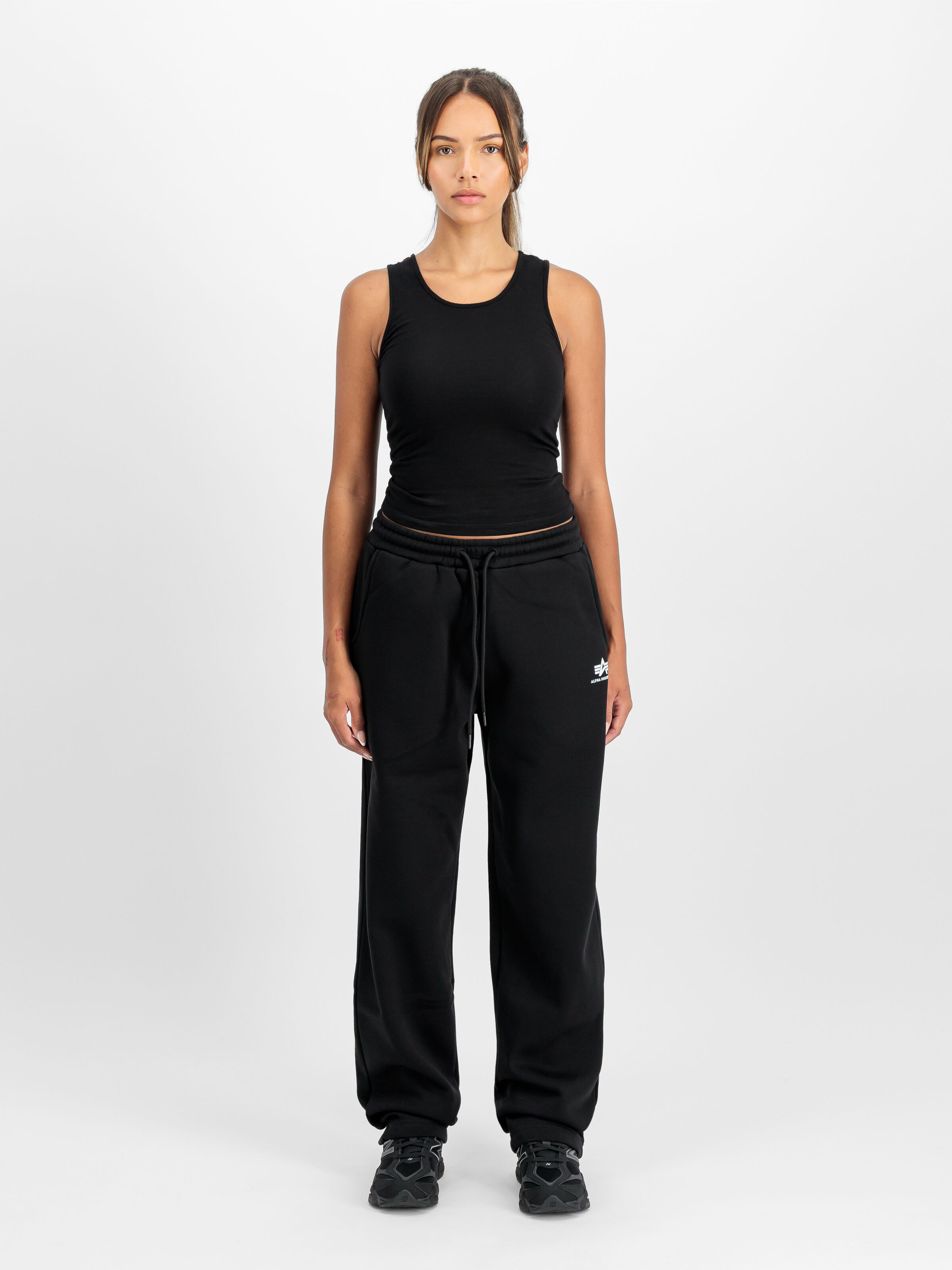Basic Small Logo Jogger Women black 258050_03_2_model_00001_192214