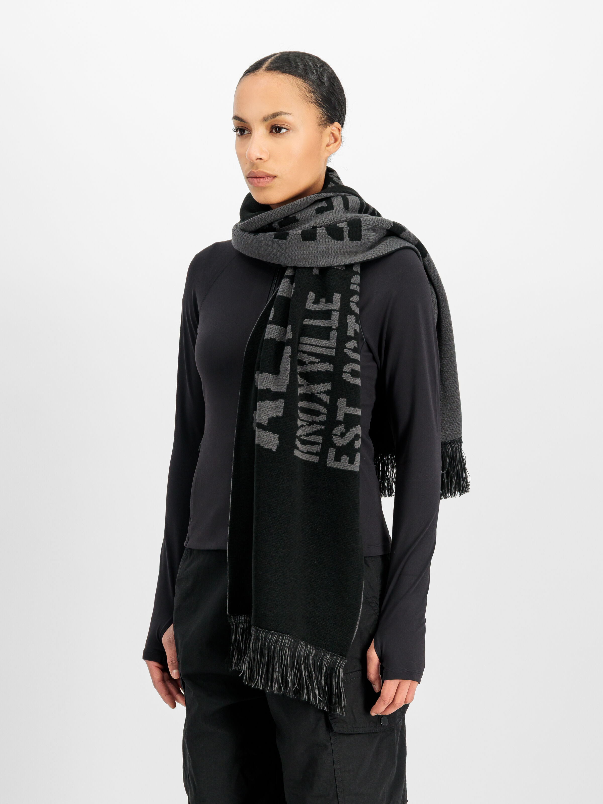 Banner Scarf black 268906_03_2_model_00001_230542