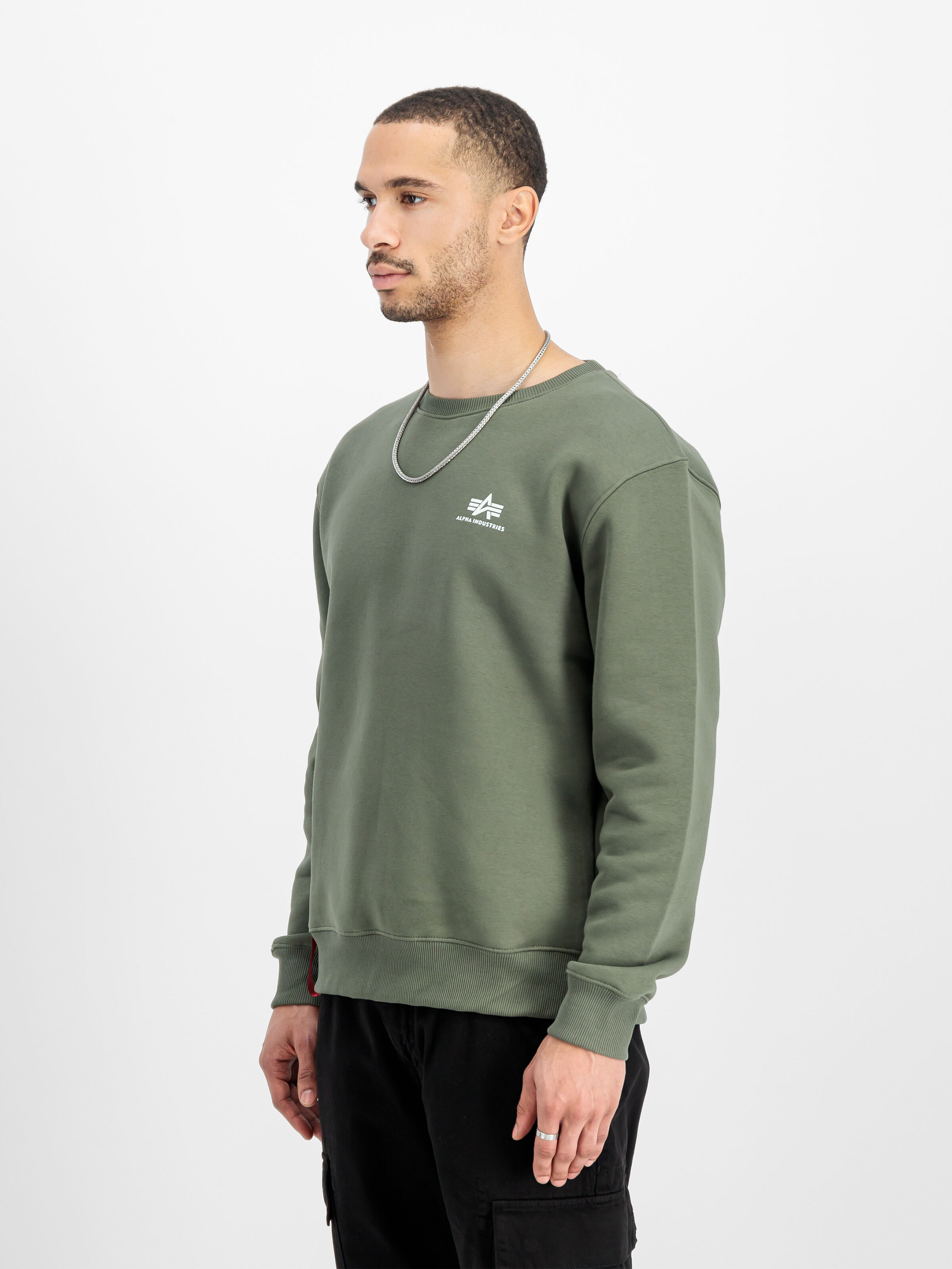 Basic Small Logo Sweatshirt dark olive 188307_142_2_model_00003_125492