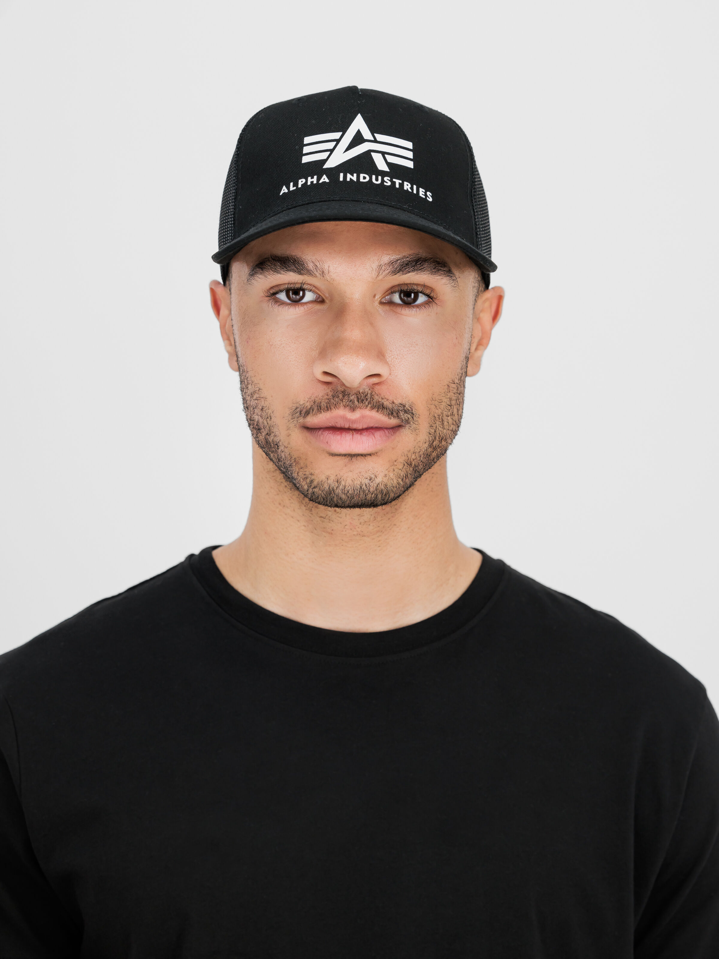 Basic Trucker Cap black 186902_03_2_model_00001_125503