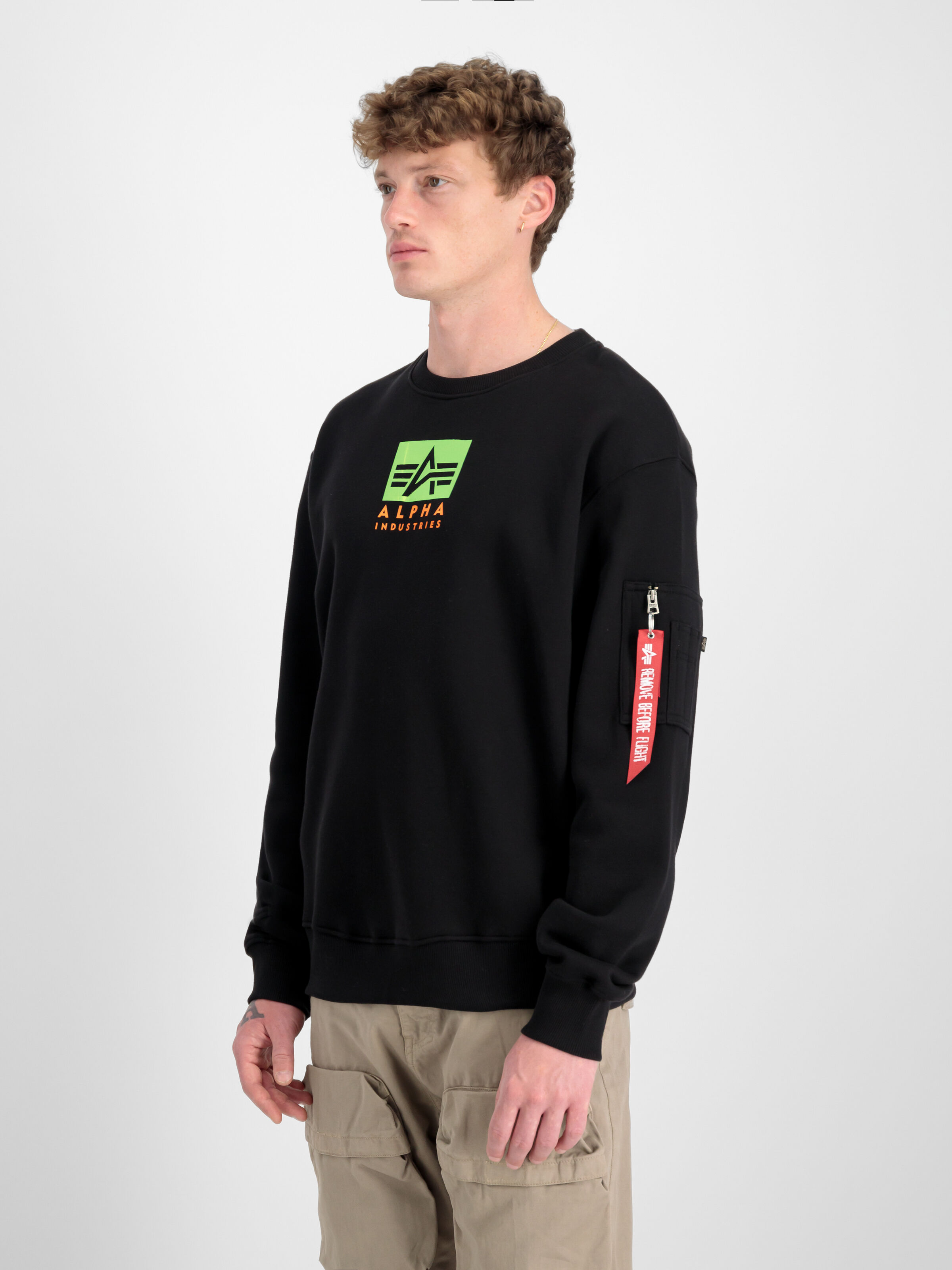 Satin Logo Sweatshirt black 148311_03_2_model_00003_129386