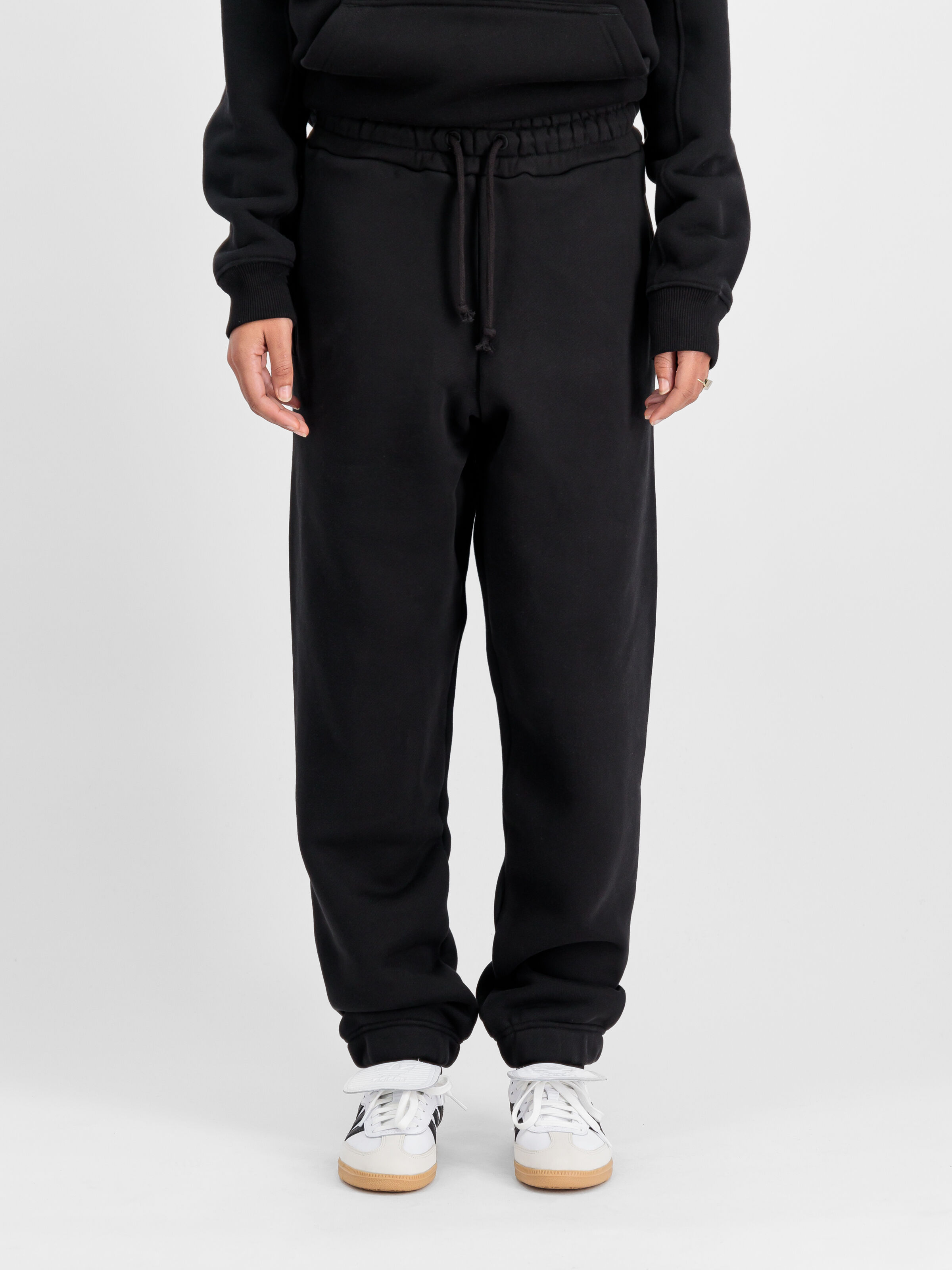 UV Jogger black 148360UV_03_2_model_00003_113956.jpg