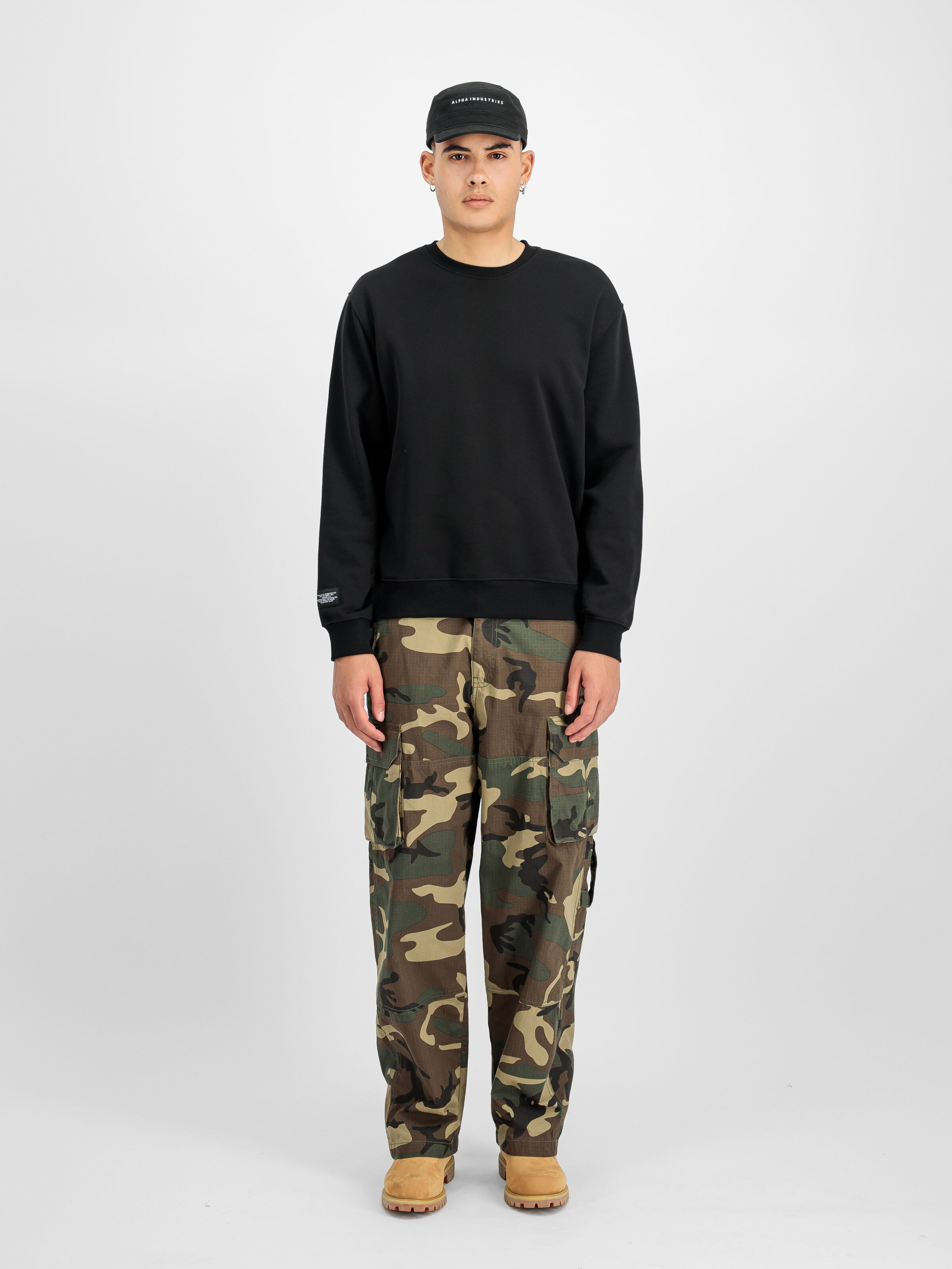 Label Backprint Sweatshirt black 258307_03_2_model_00001_183477