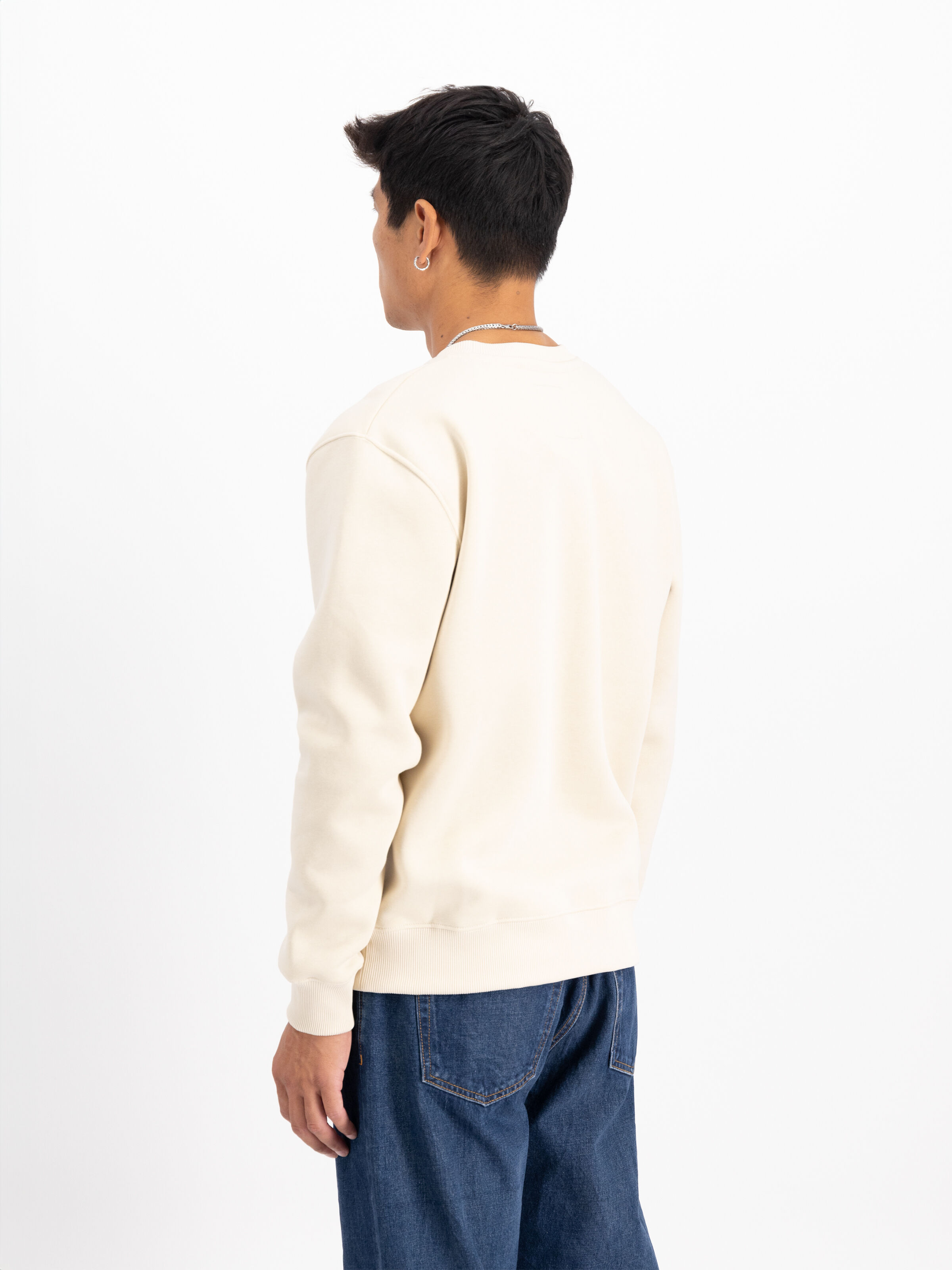 Basic Small Logo Sweatshirt vintage white 188307_300_2_model_00004_117703