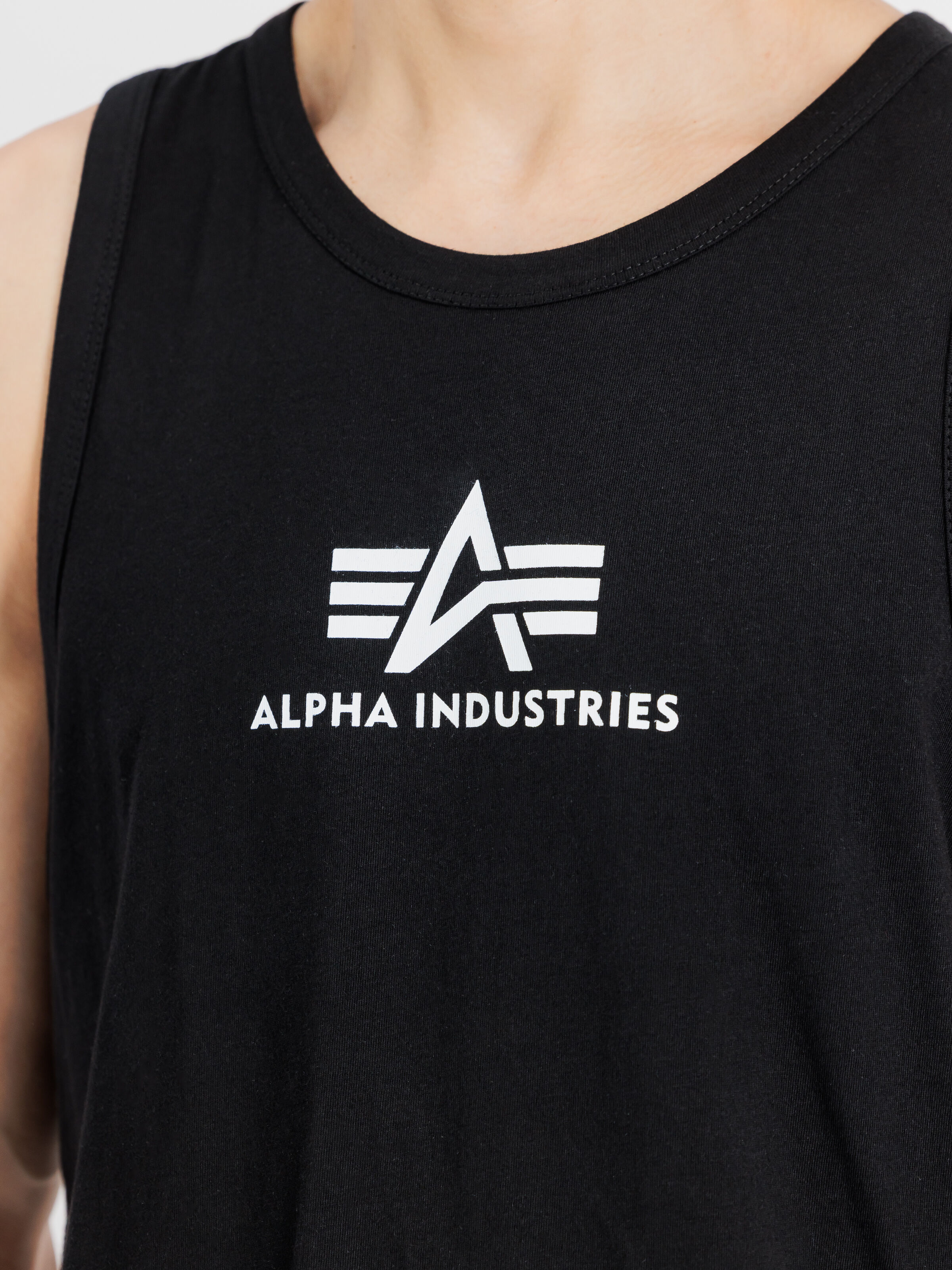 Basic Mid Logo Tank black 126566_03_3_detail_00001_156079