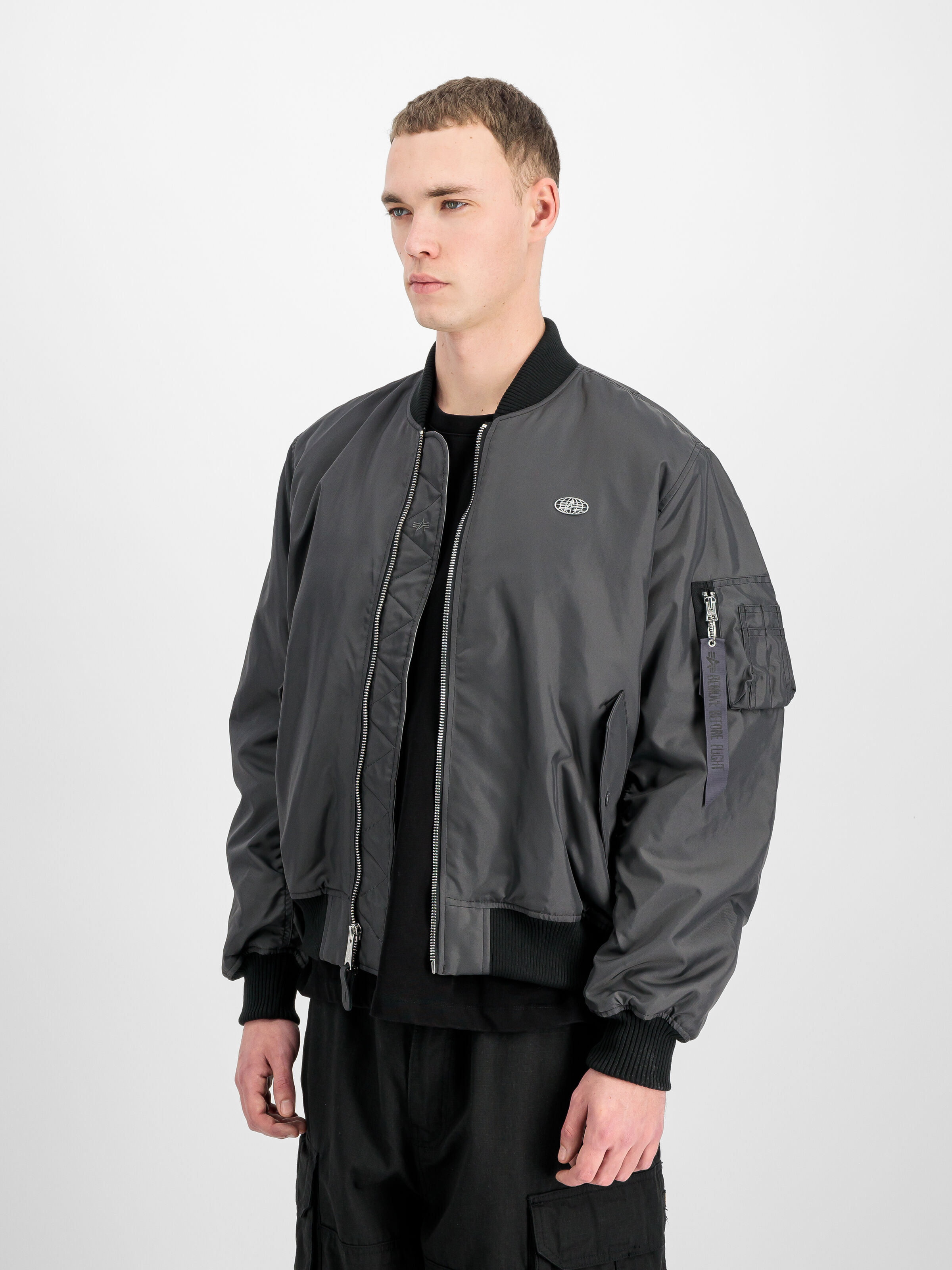 World Logo MA-1 Bomber Jacket vintage grey 266102_684_2_model_00002_219259