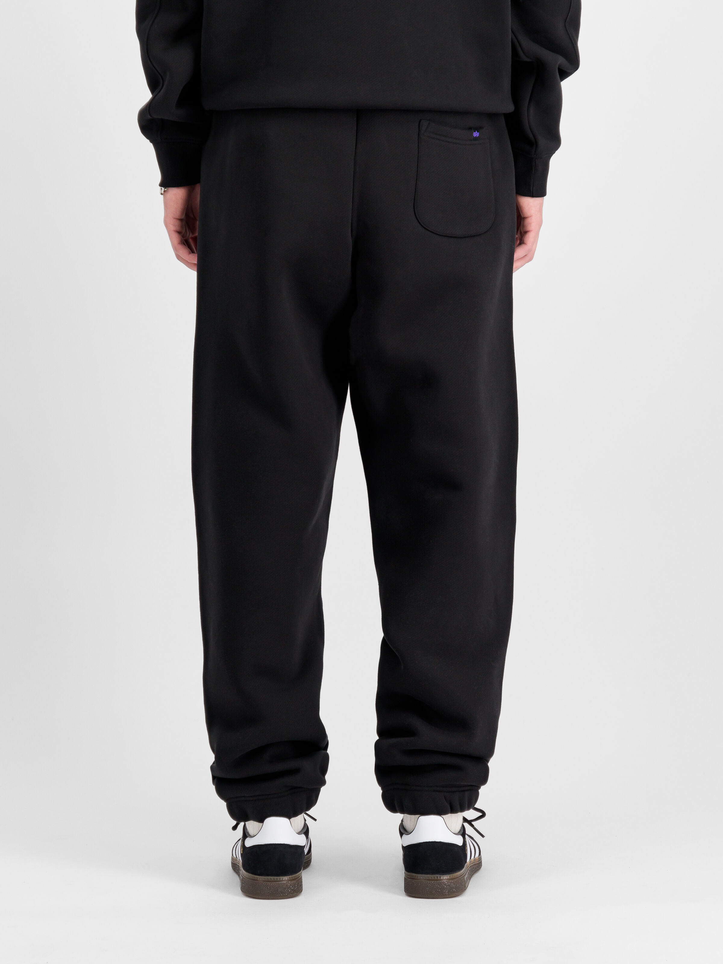 UV Jogger black 148360UV_03_2_model_00005_113957