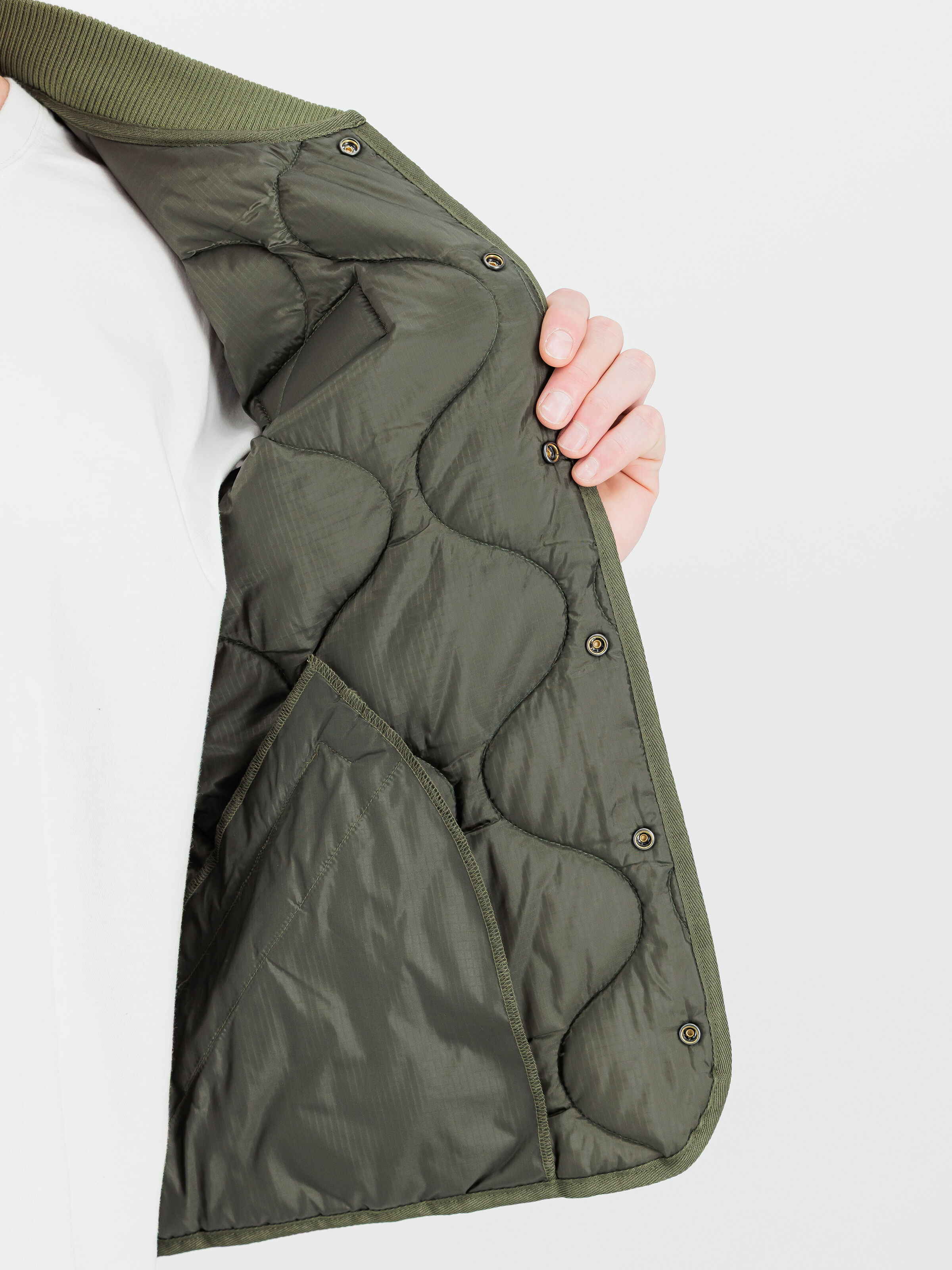 Q-1 Vest dark olive 266107_142_3_detail_00002_213238