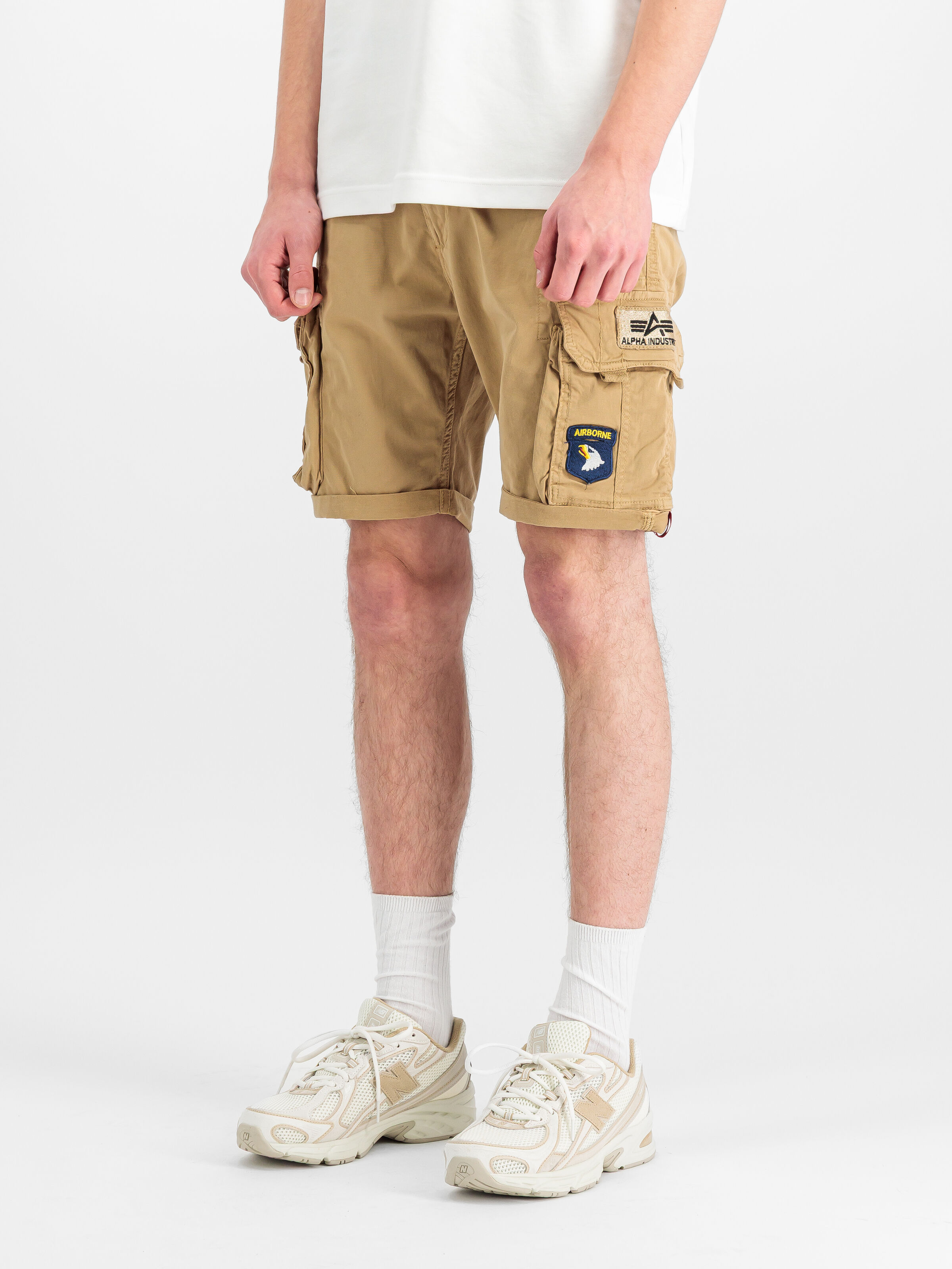 Crew Patch Short sand 186209_14_2_model_00002_215991.jpg