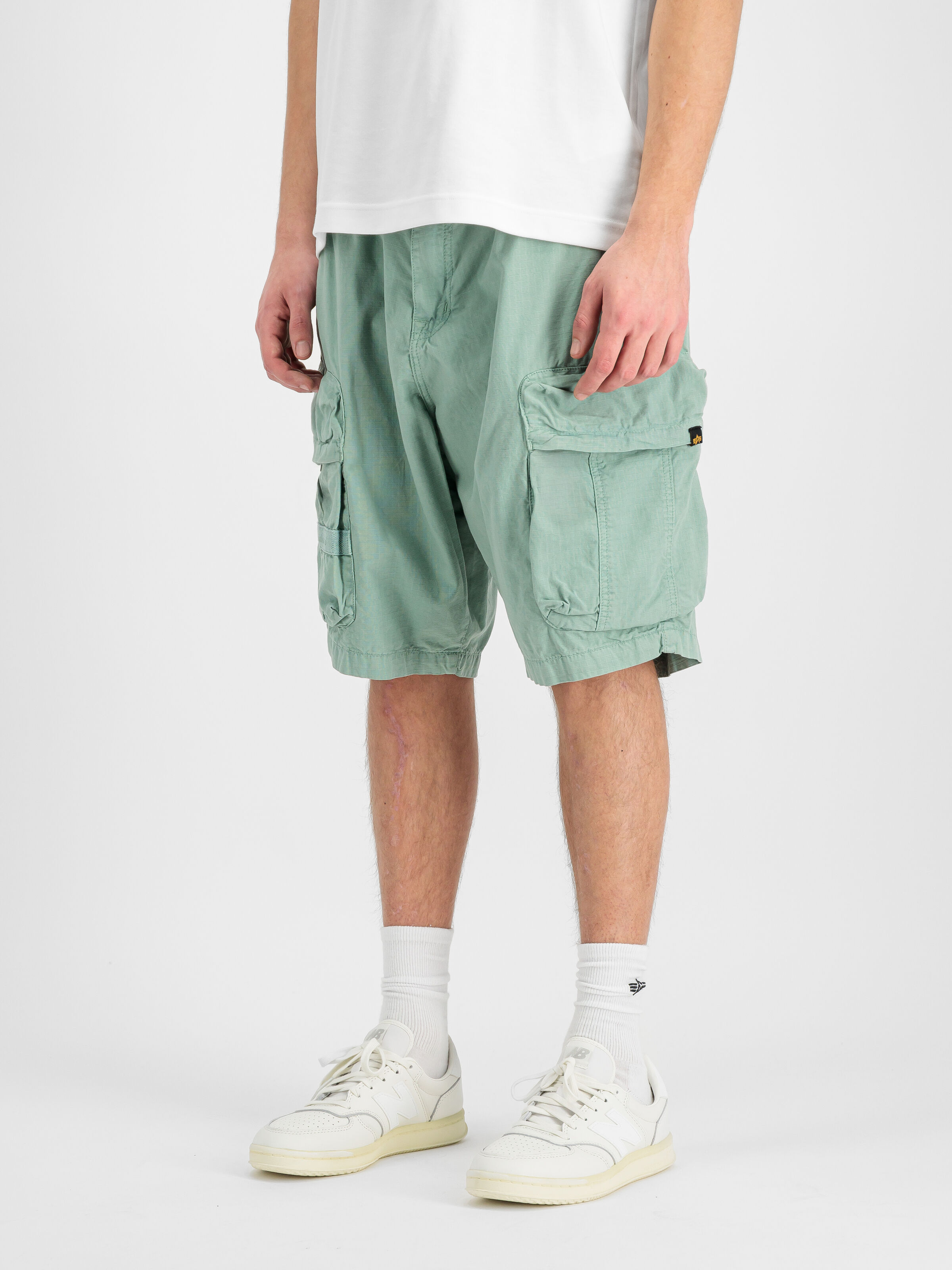 Manoeuvre Short frost green 266258_30_2_model_00002_219457.jpg