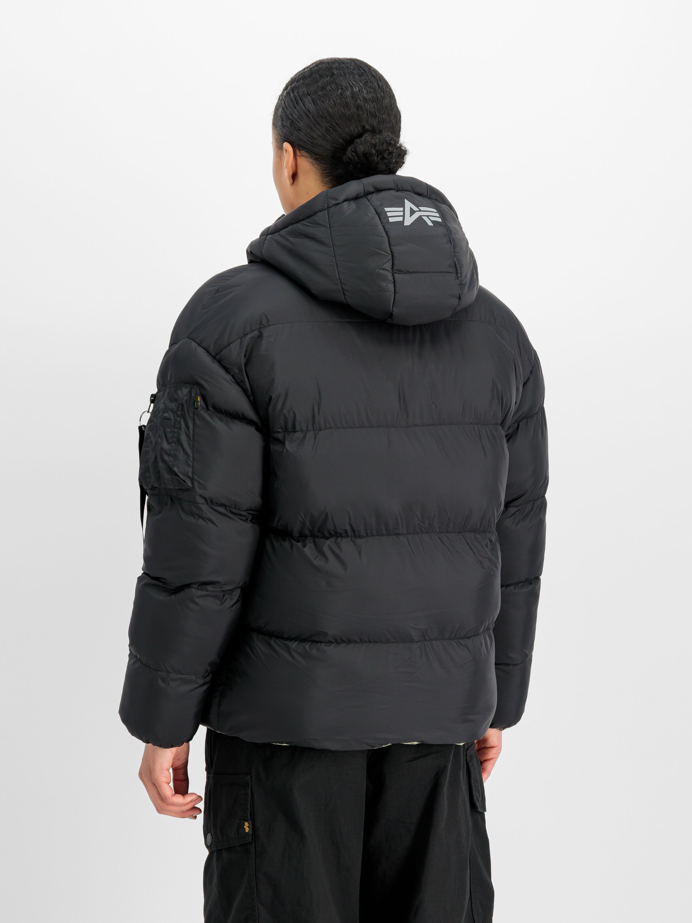 Reversible Puffer Unisex Winter Jacket black 268138_03_2_model_00006_230446