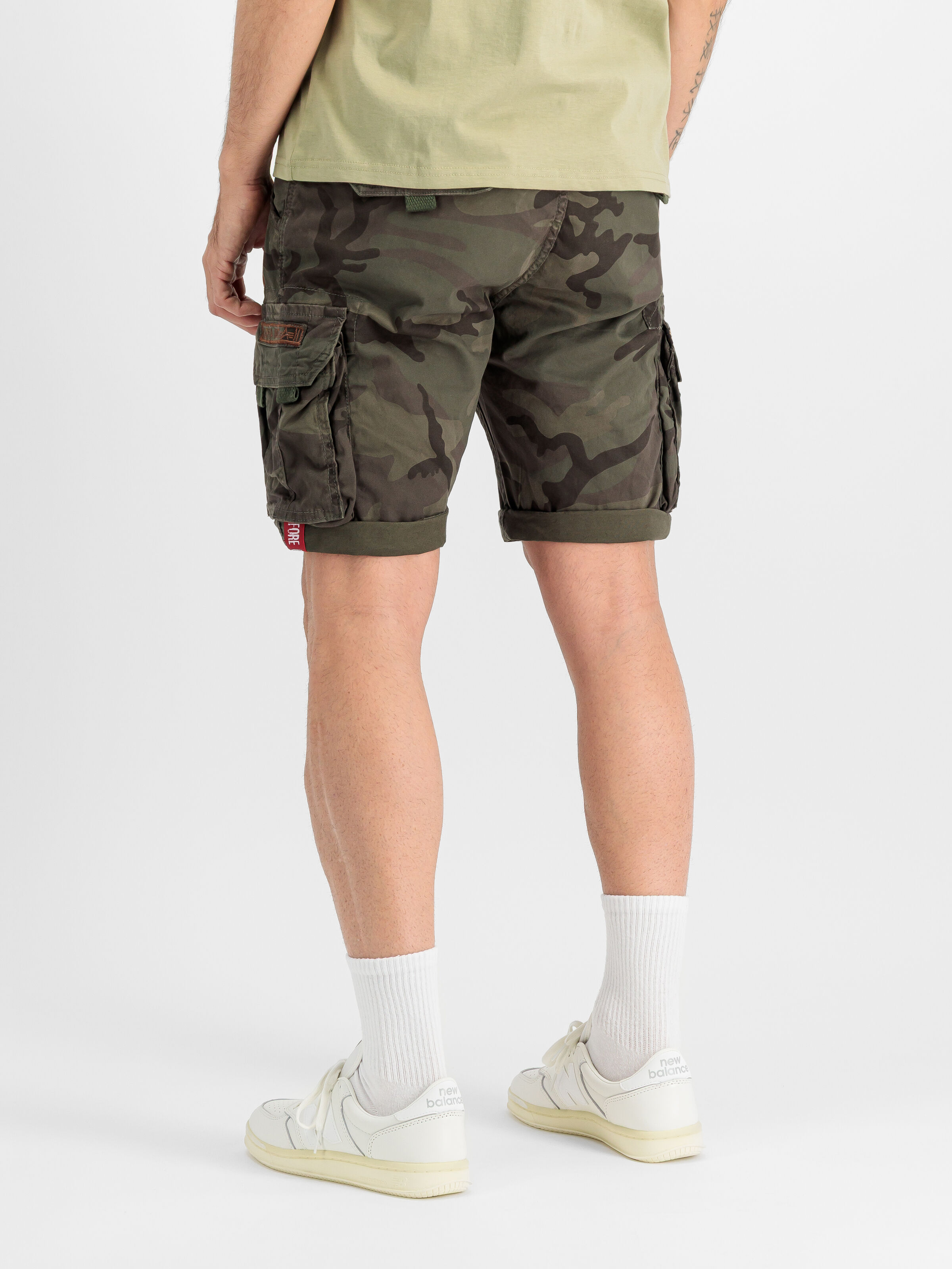 Camo Crew Short dark olive camo 196201_415_2_model_00003_213585