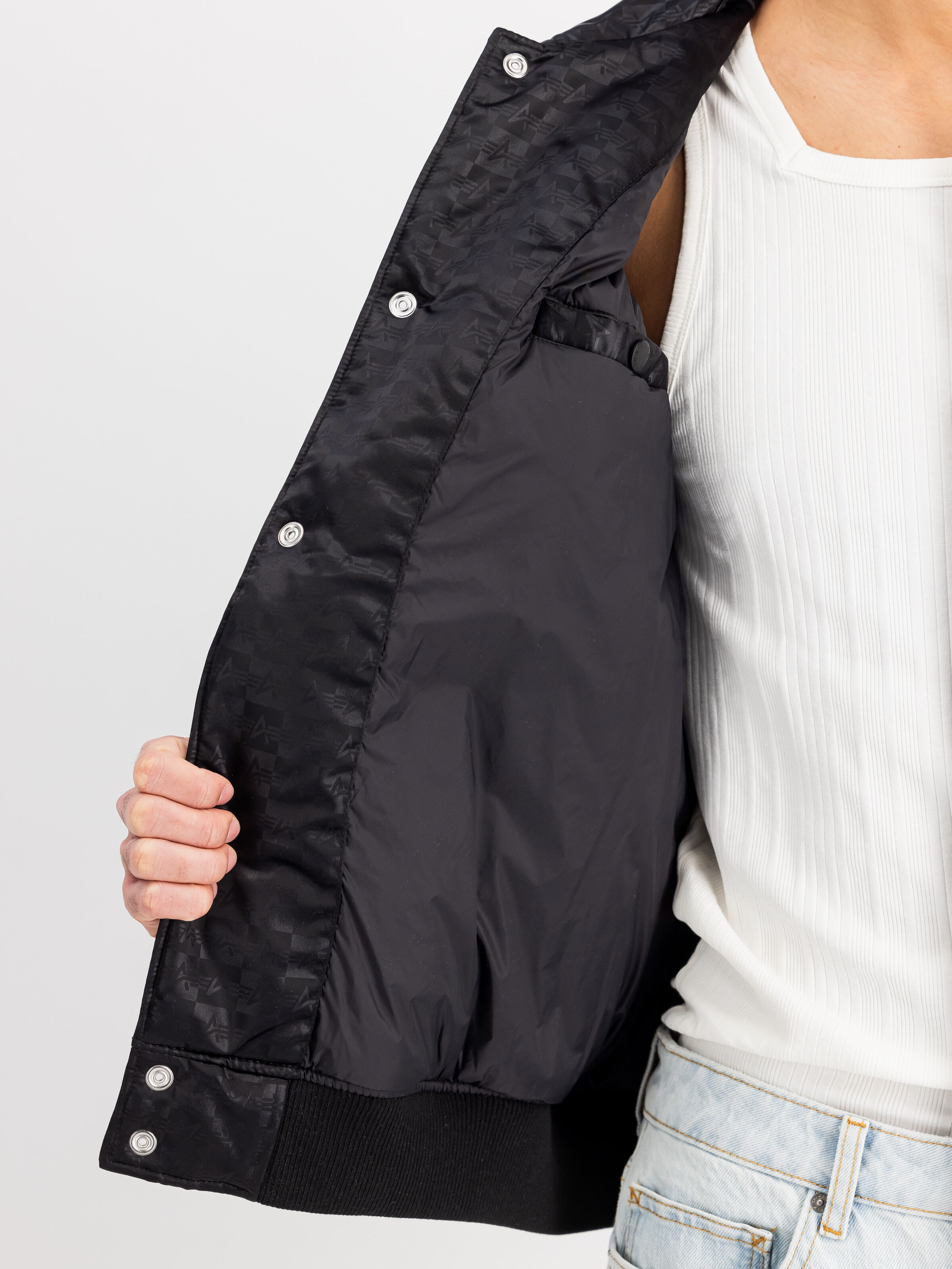 Coach Logo Bomber Jacket black 156145_03_3_detail_00001_142341