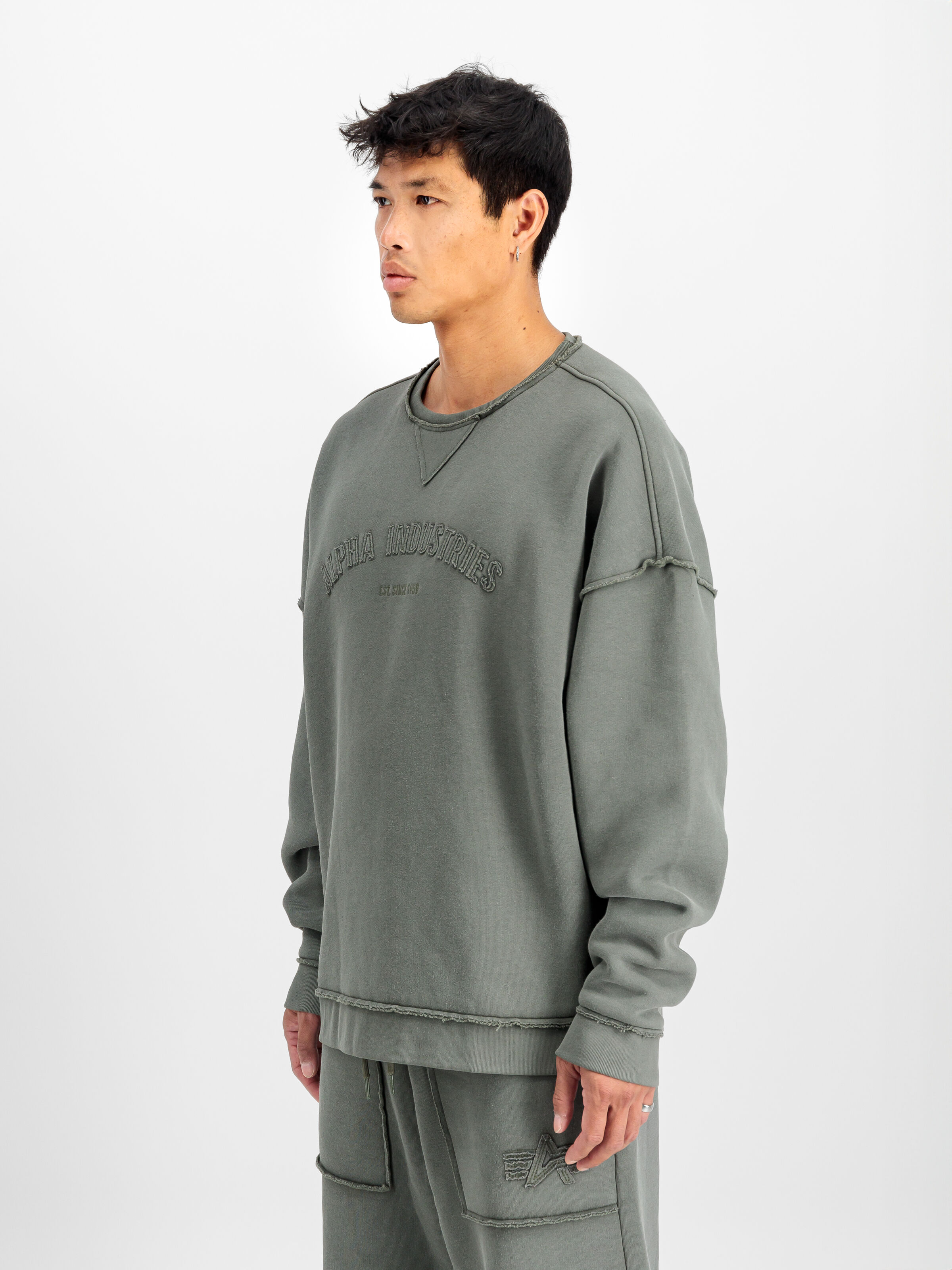 Open Edge Sweatshirt dark olive 148305_142_2_model_00003_108644