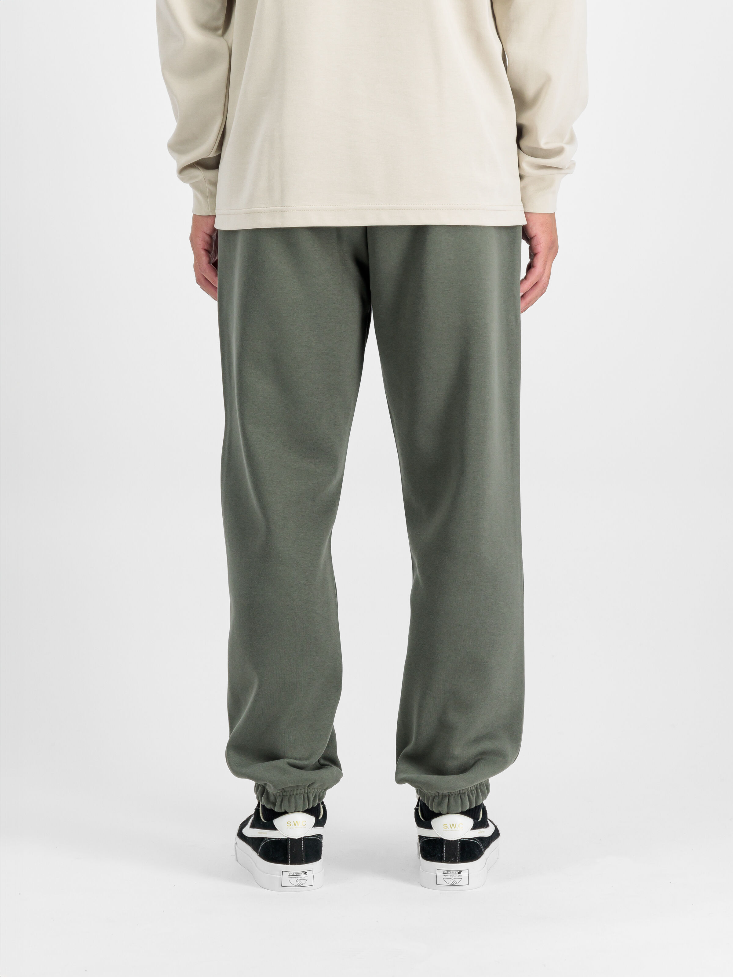 Basic Small Logo II Jogger dark olive 156370_142_2_model_00005_118097