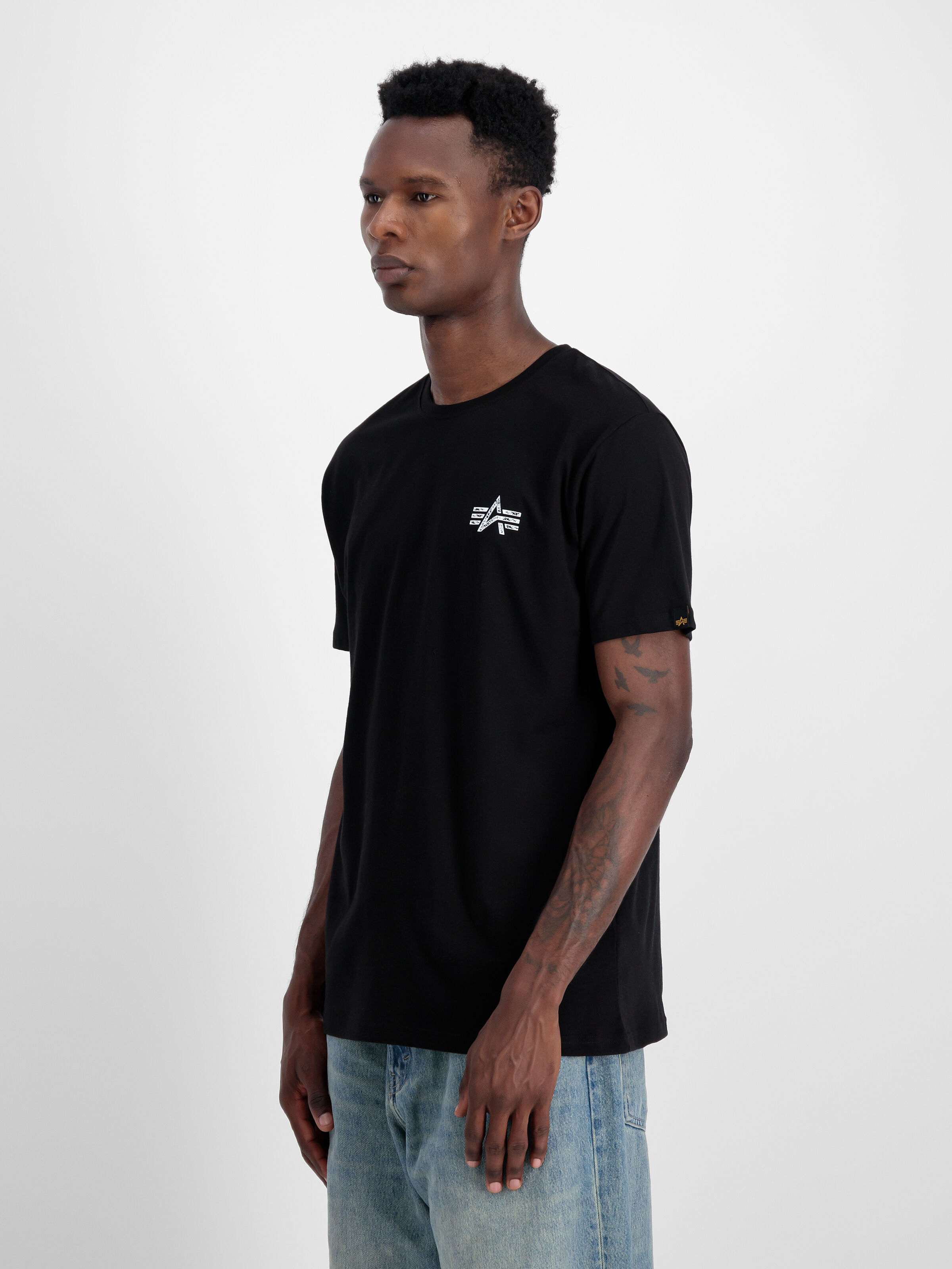 Signature Backprint T-Shirt black 148516_03_2_model_00003_98182