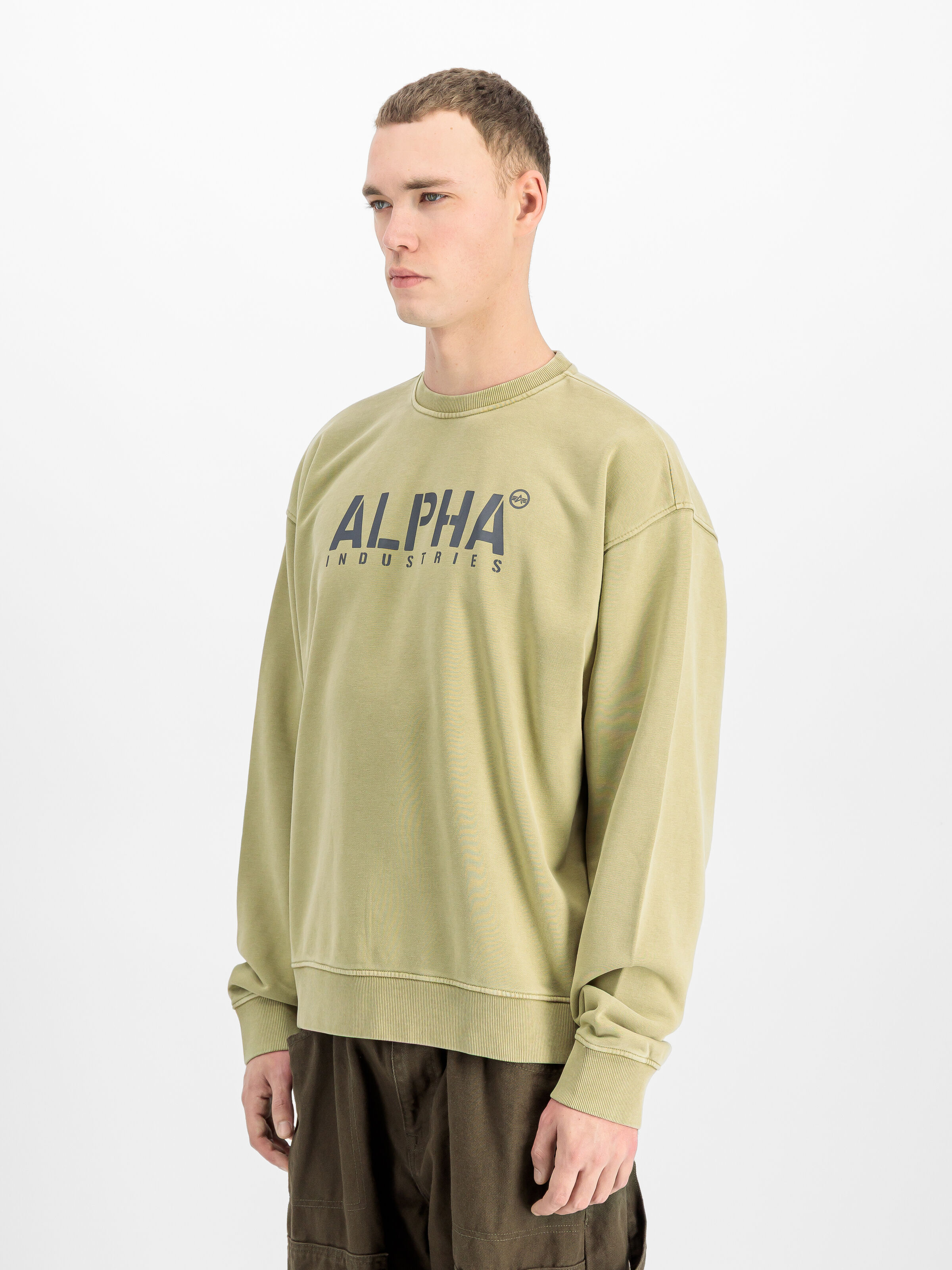 Alpha Stencil Sweatshirt light olive 266309_82_2_model_00002_220121