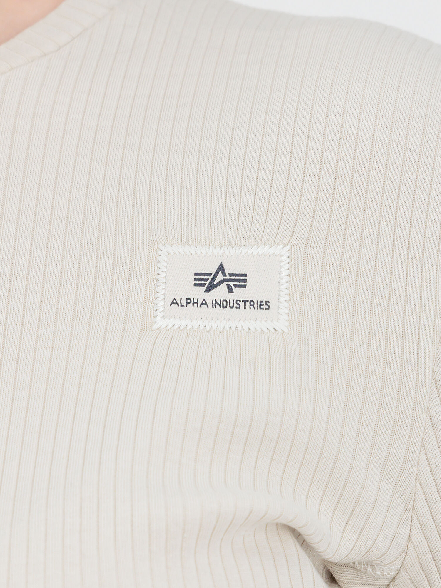 X-Fit Rib Camo Longsleeve Women vintage white 136091_300_alpha_industries_x_fit_rib_ls_c_wmn_004_123728