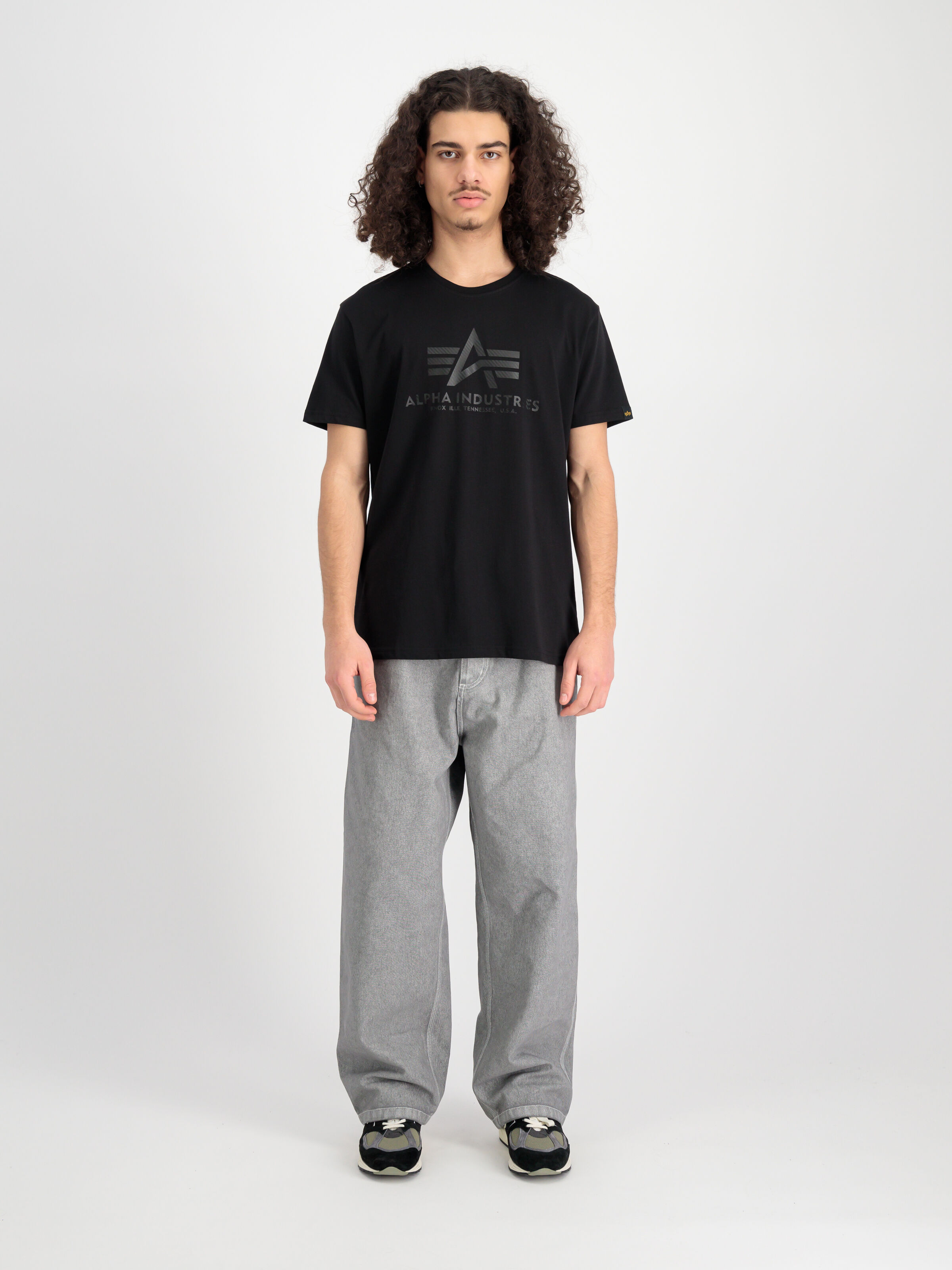 Basic Big Logo Carbon T-Shirt black/black 100501CB_515_2_model_00001_109737