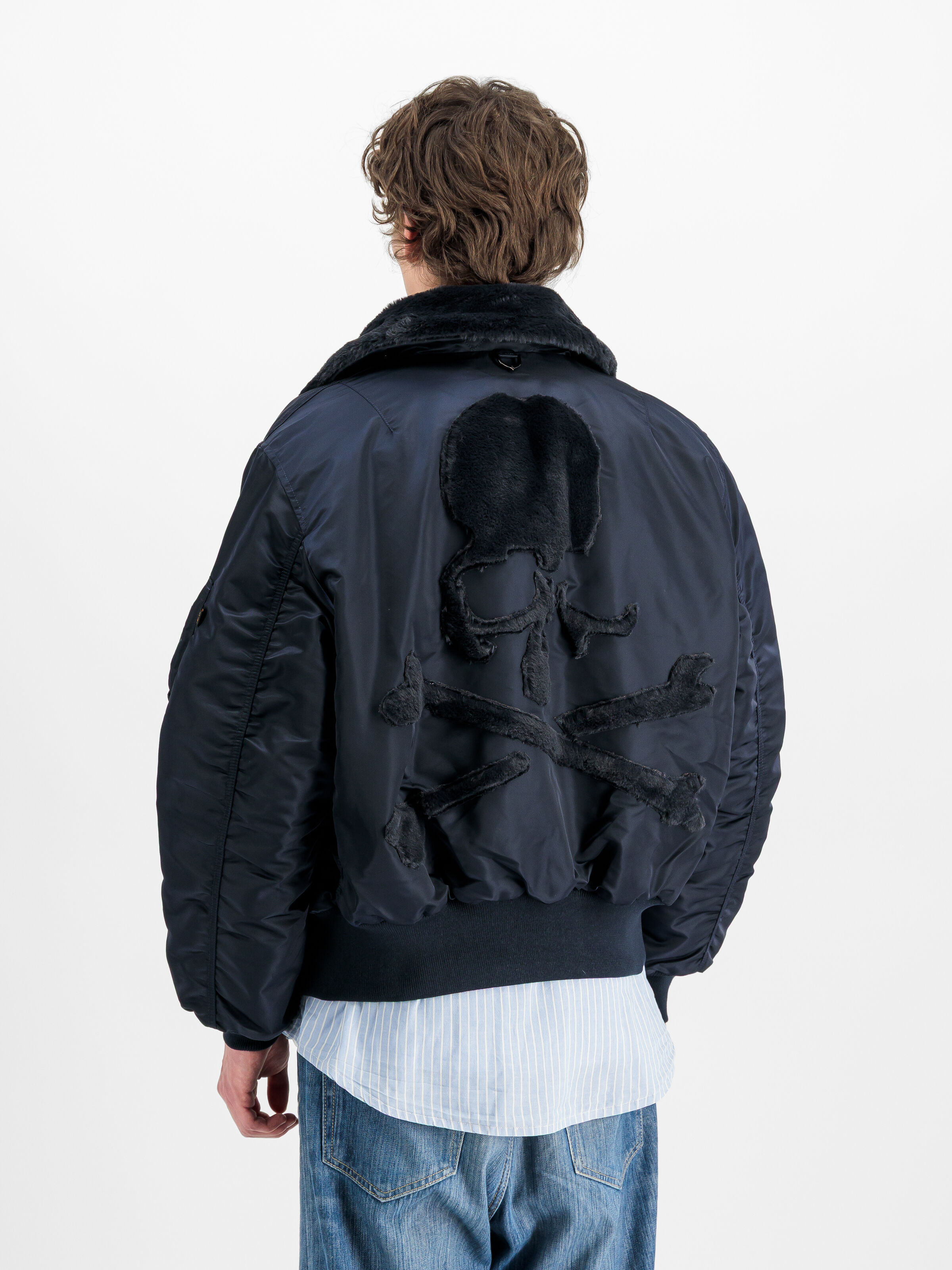 ALPHA x MASTERMIND REVERSIBLE FAUX MOUTON B-15 Bomber Jacket navy 258019_02_2_model_00003_215770