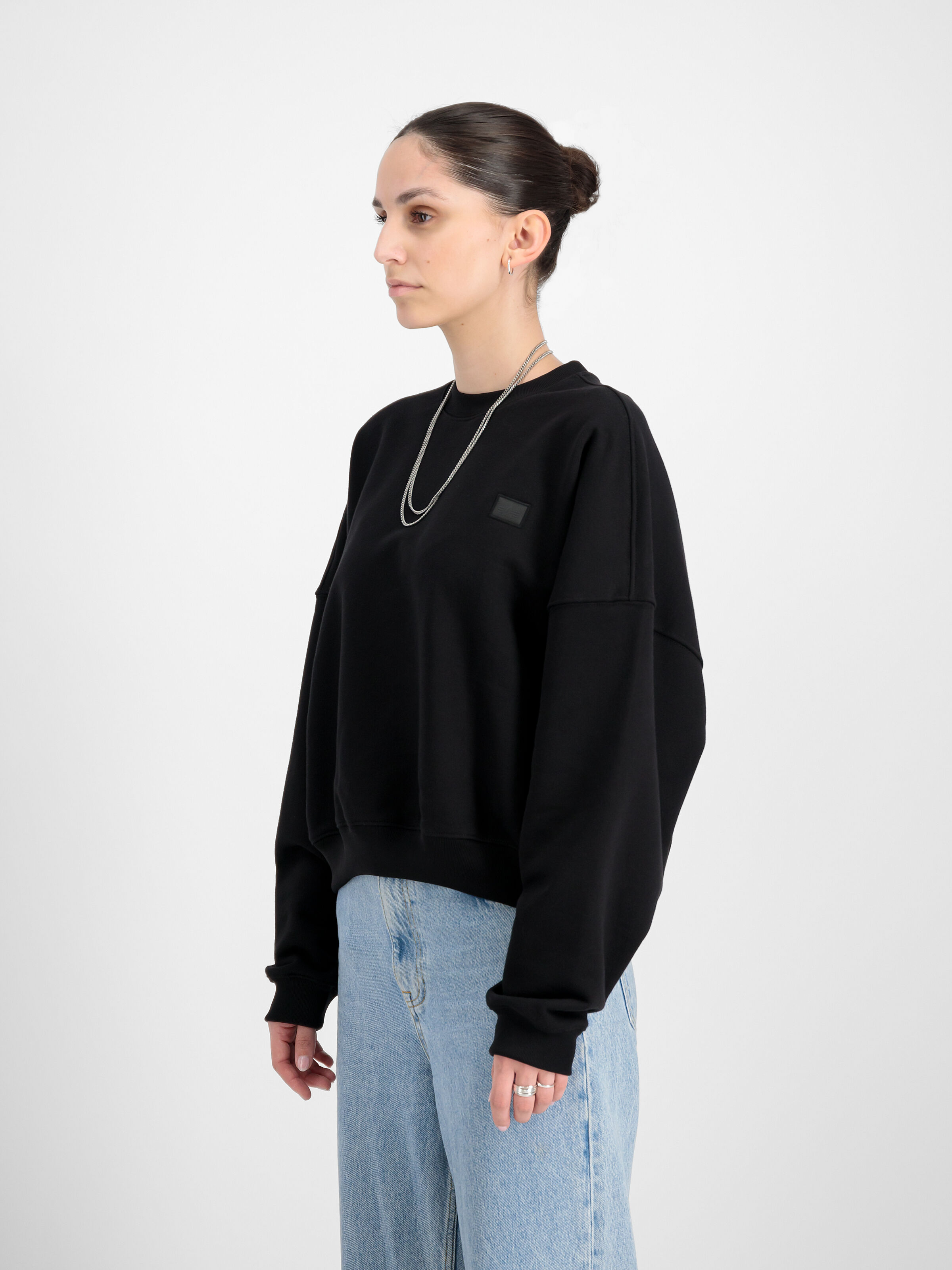 Alpha Essentials Rubber Logo Sweatshirt Women black 146030_03_2_model_00003_98240