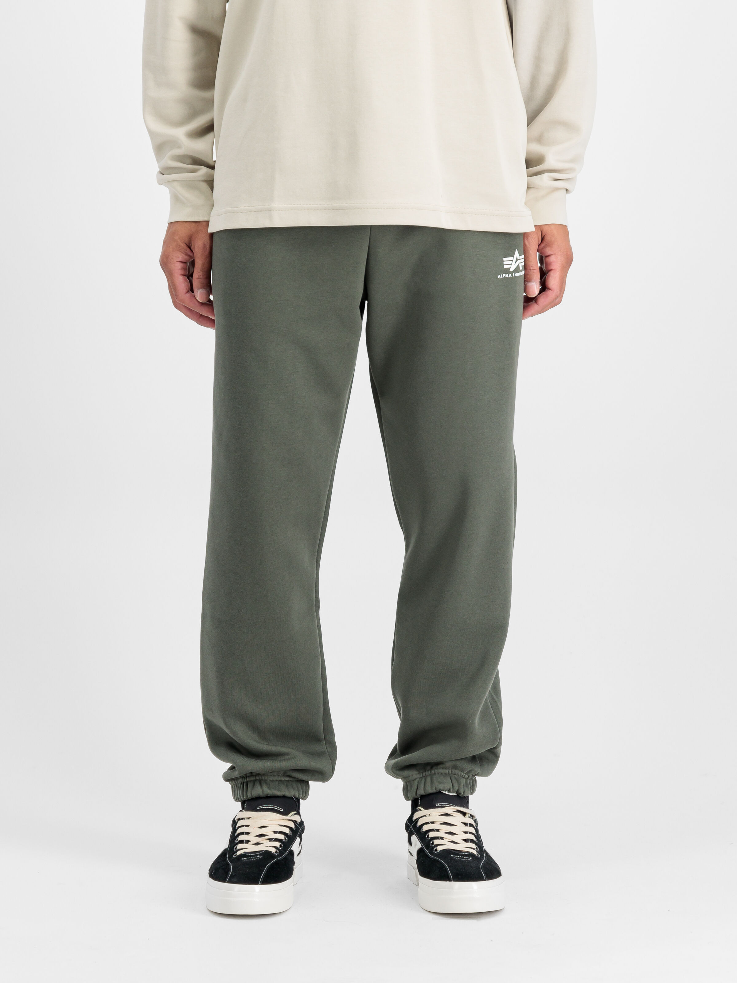 Basic Small Logo II Jogger dark olive 156370_142_2_model_00003_118095