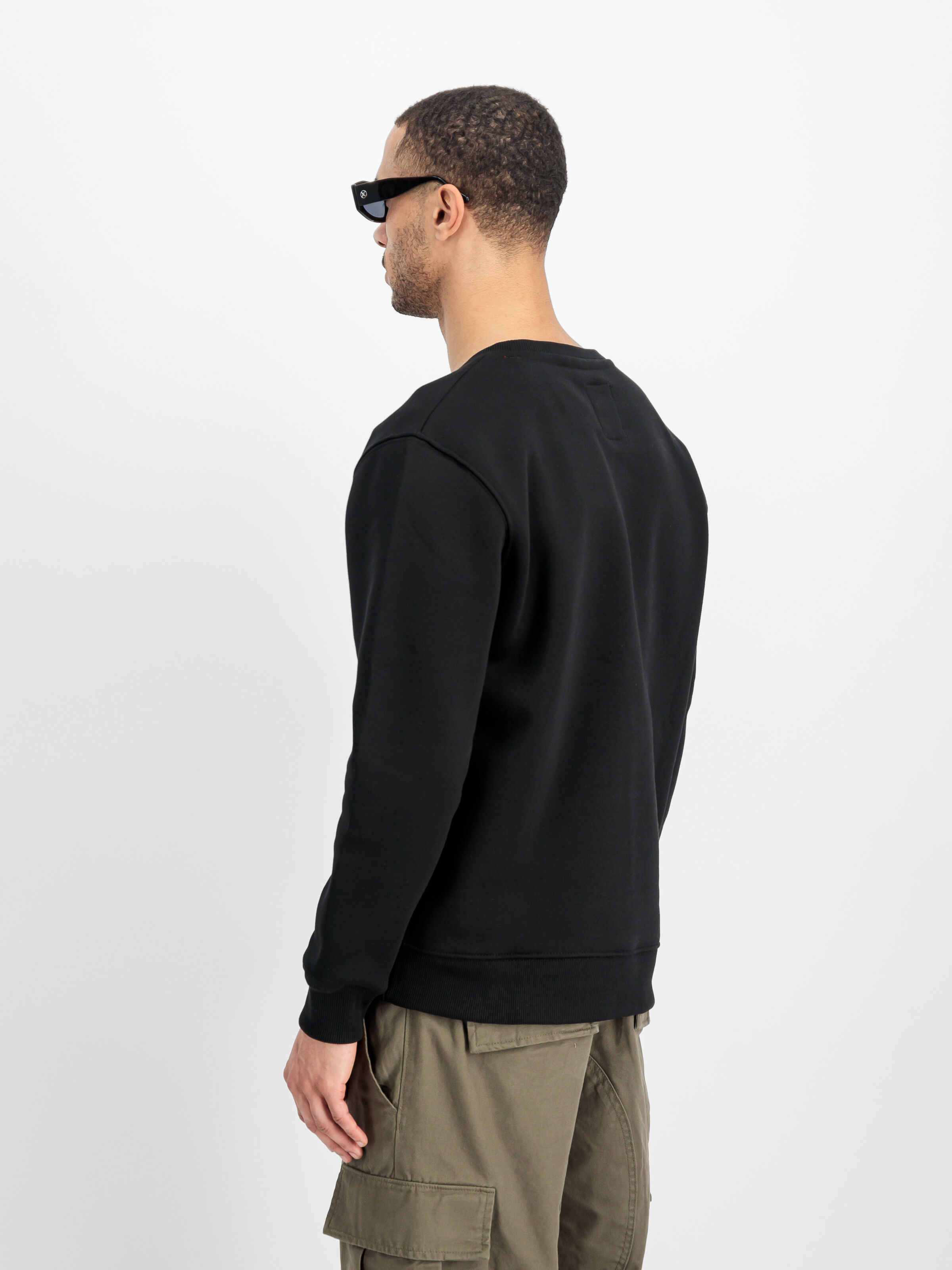 Basic Big Logo Sweatshirt black 178302_03_2_model_00004_125712