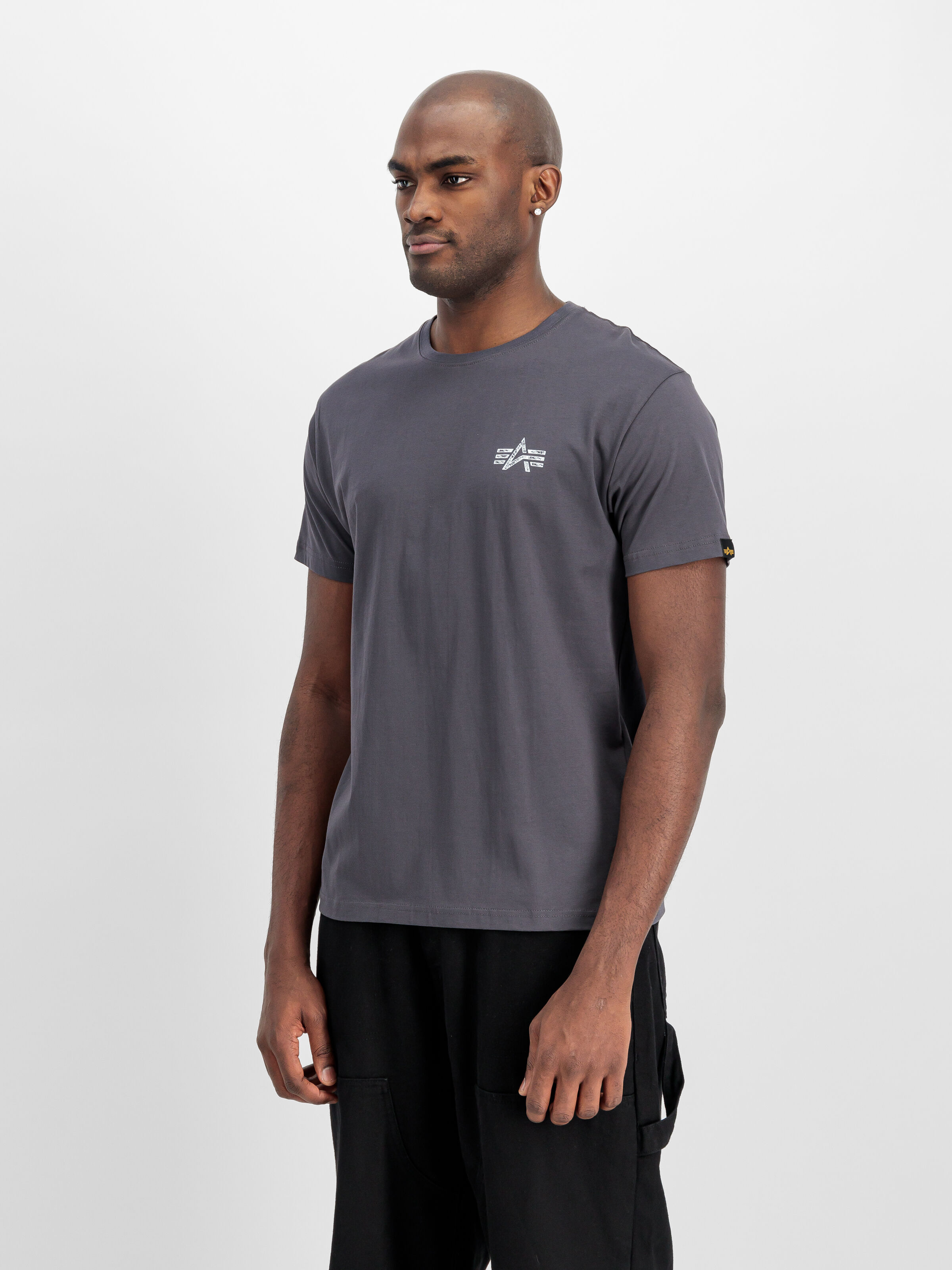 Signature Backprint T-Shirt vintage grey 148516_684_2_model_00002_160358