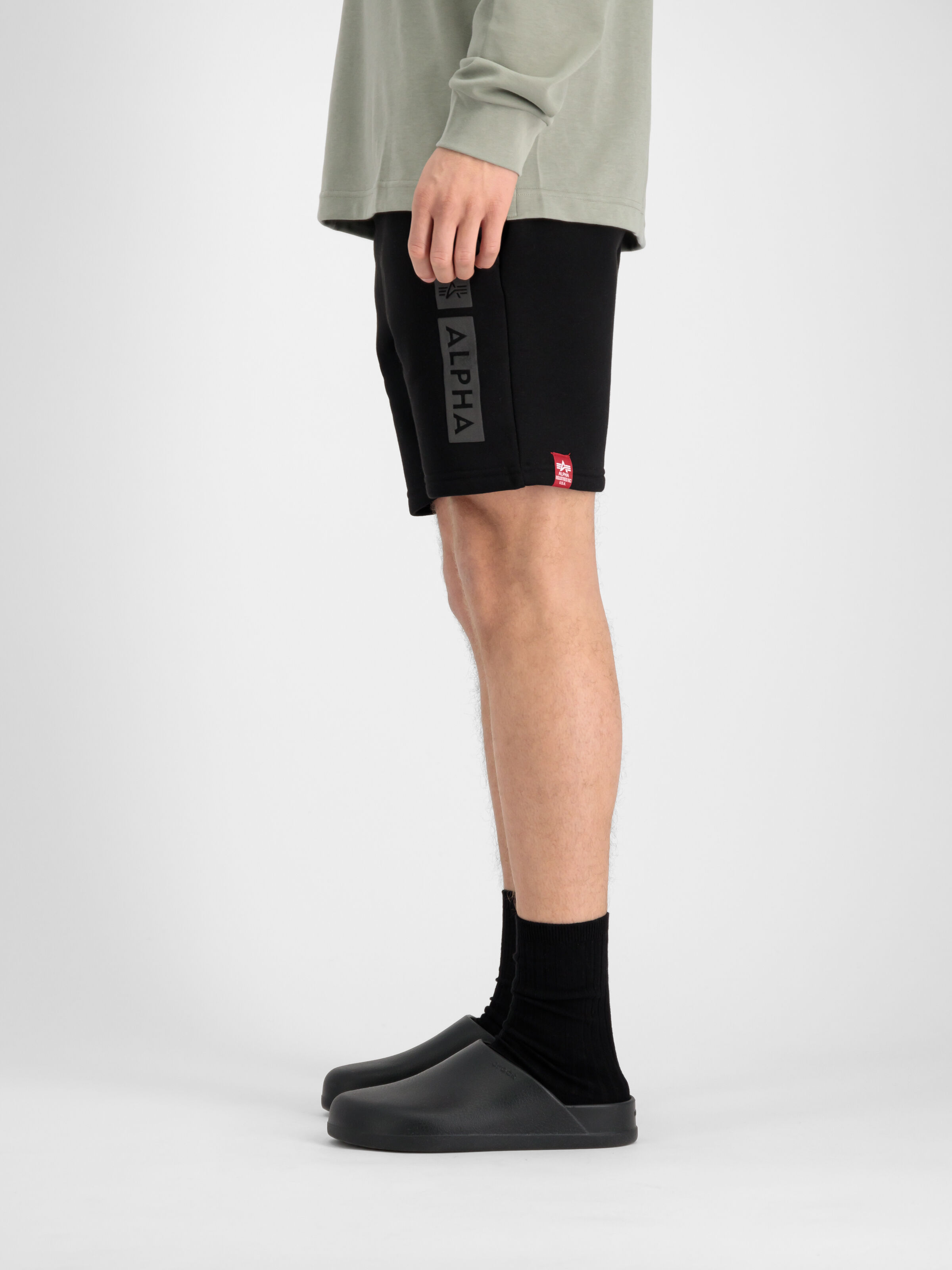Alpha Puff Print Short black 146365_03_2_model_00007_149459