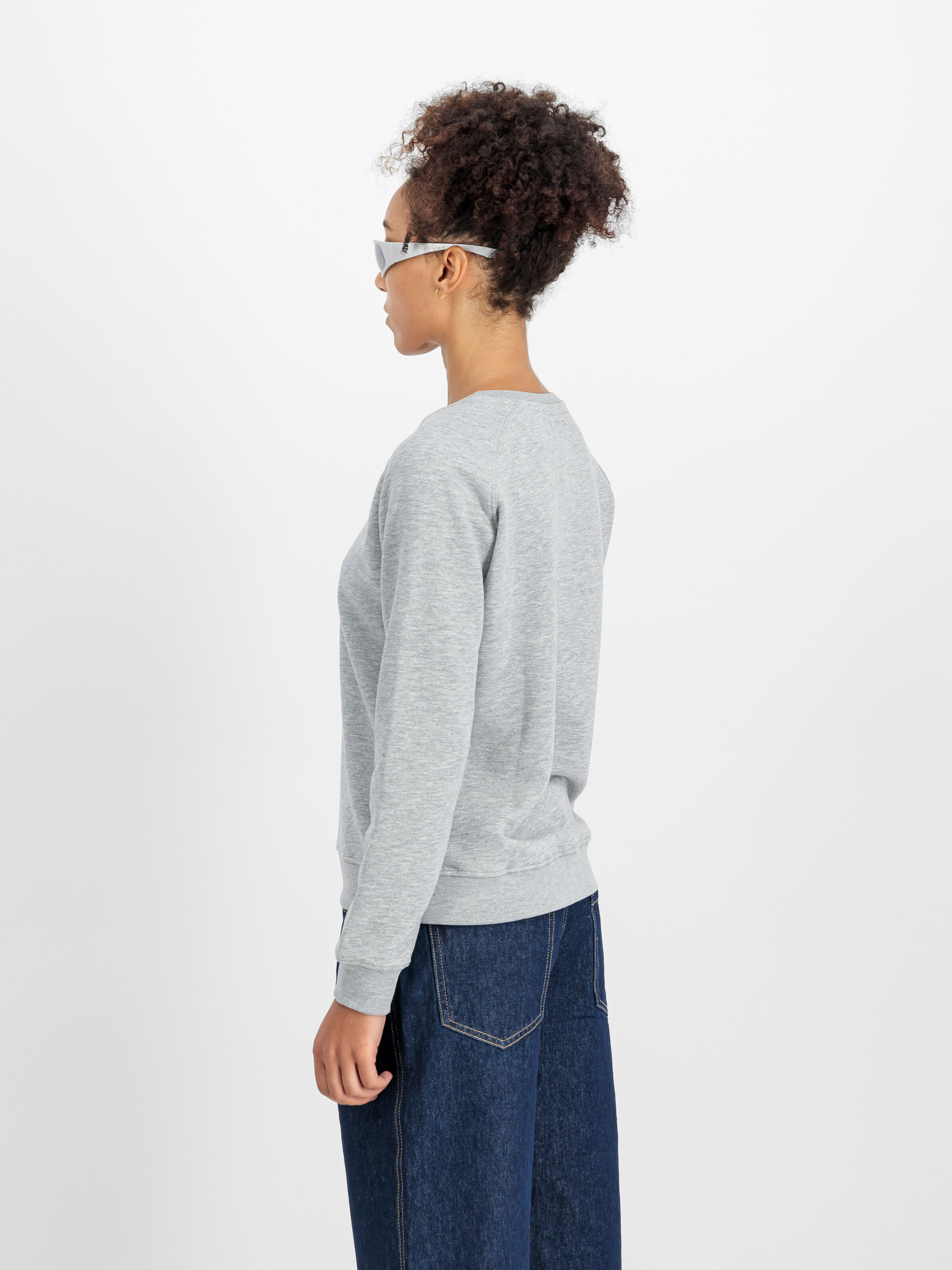 New Basic Big Logo Sweatshirt Women  grey heather 196031_17_2_model_00004_112565