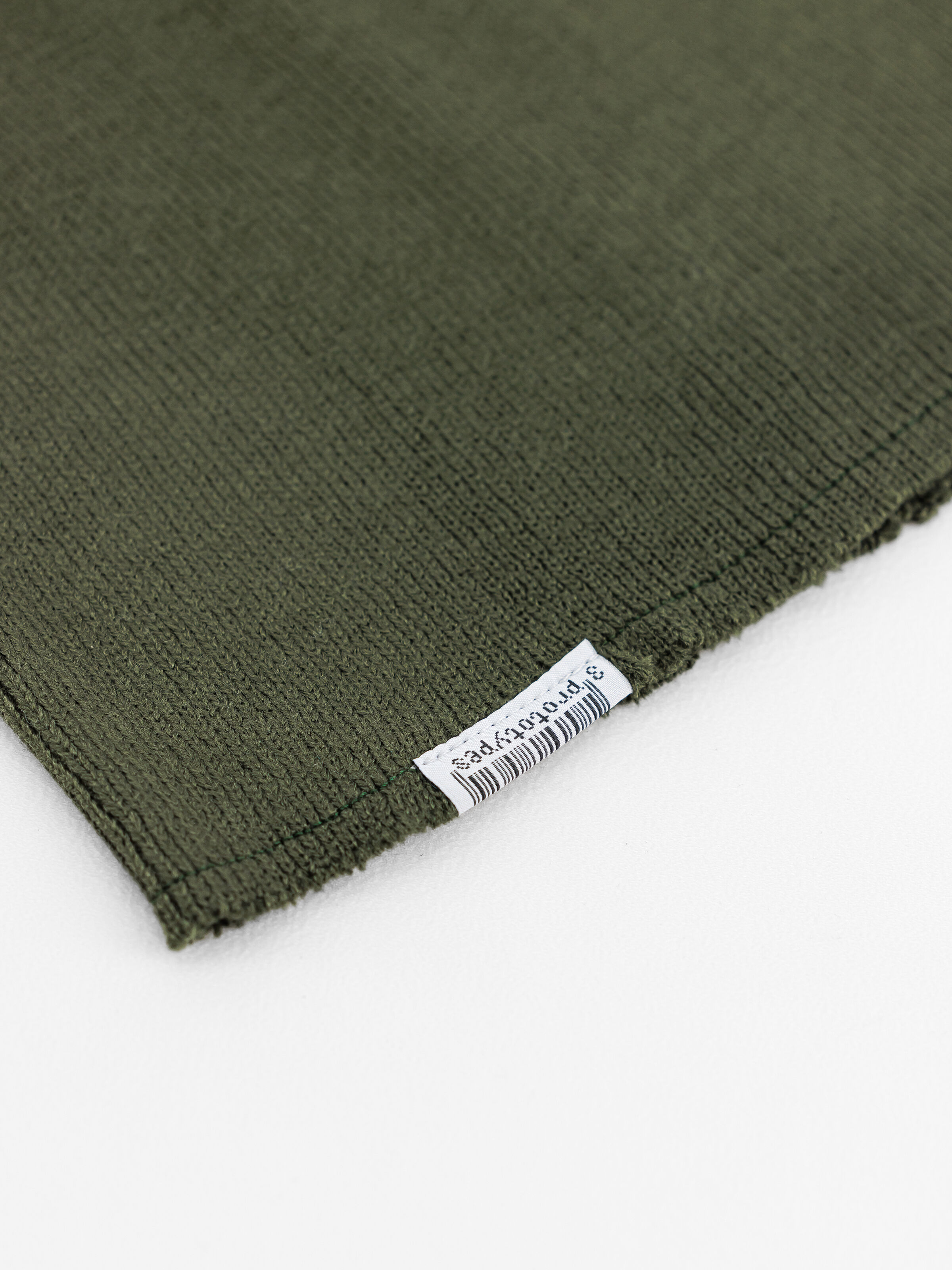 ALPHA x PROTOTYPES Raw Beanie Label dark green 258957_257_3_detail_00001_224501