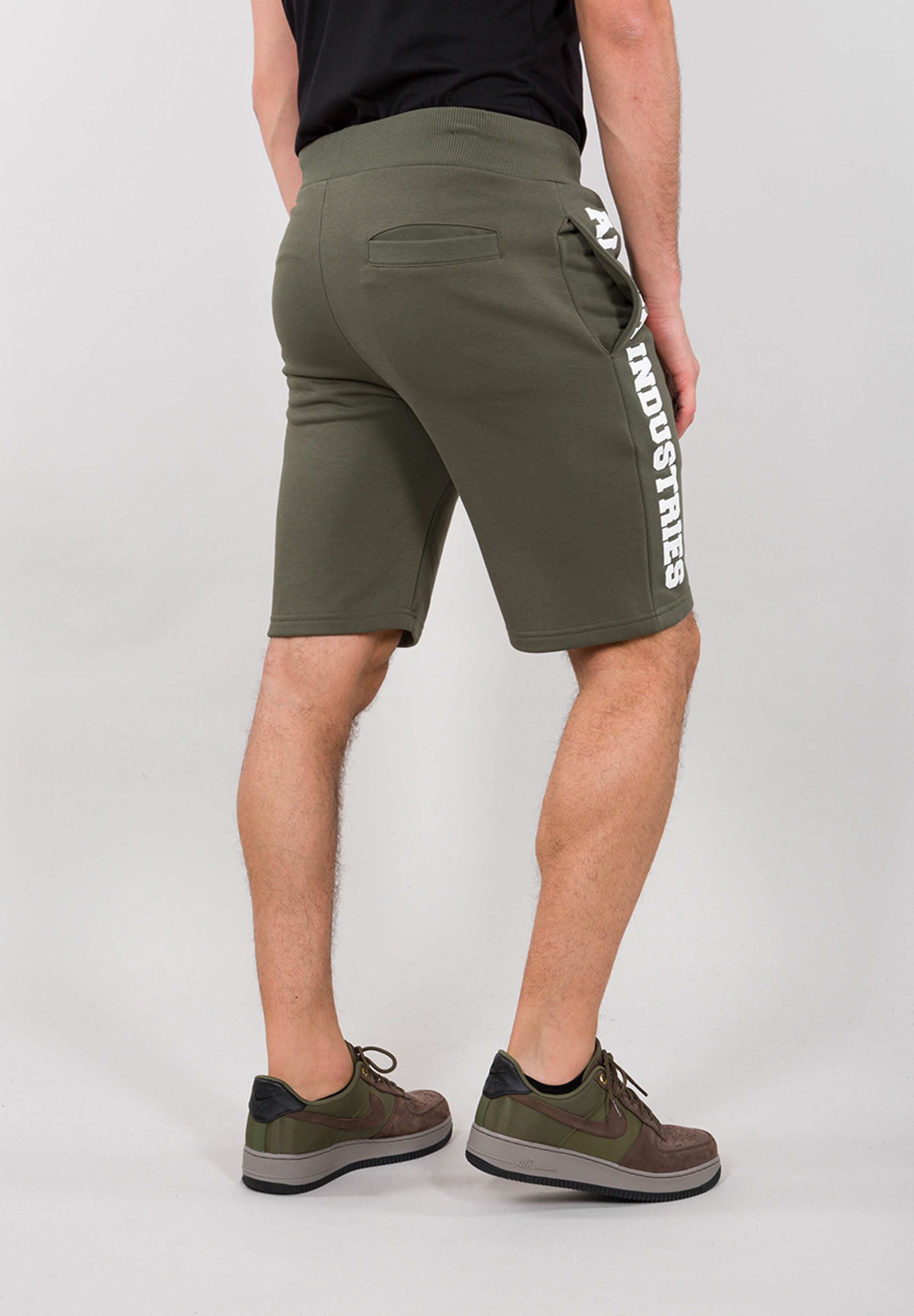 Big Letters Short dark olive 126344_142_alpha_industries_big_letters_short_sweat_002_123141