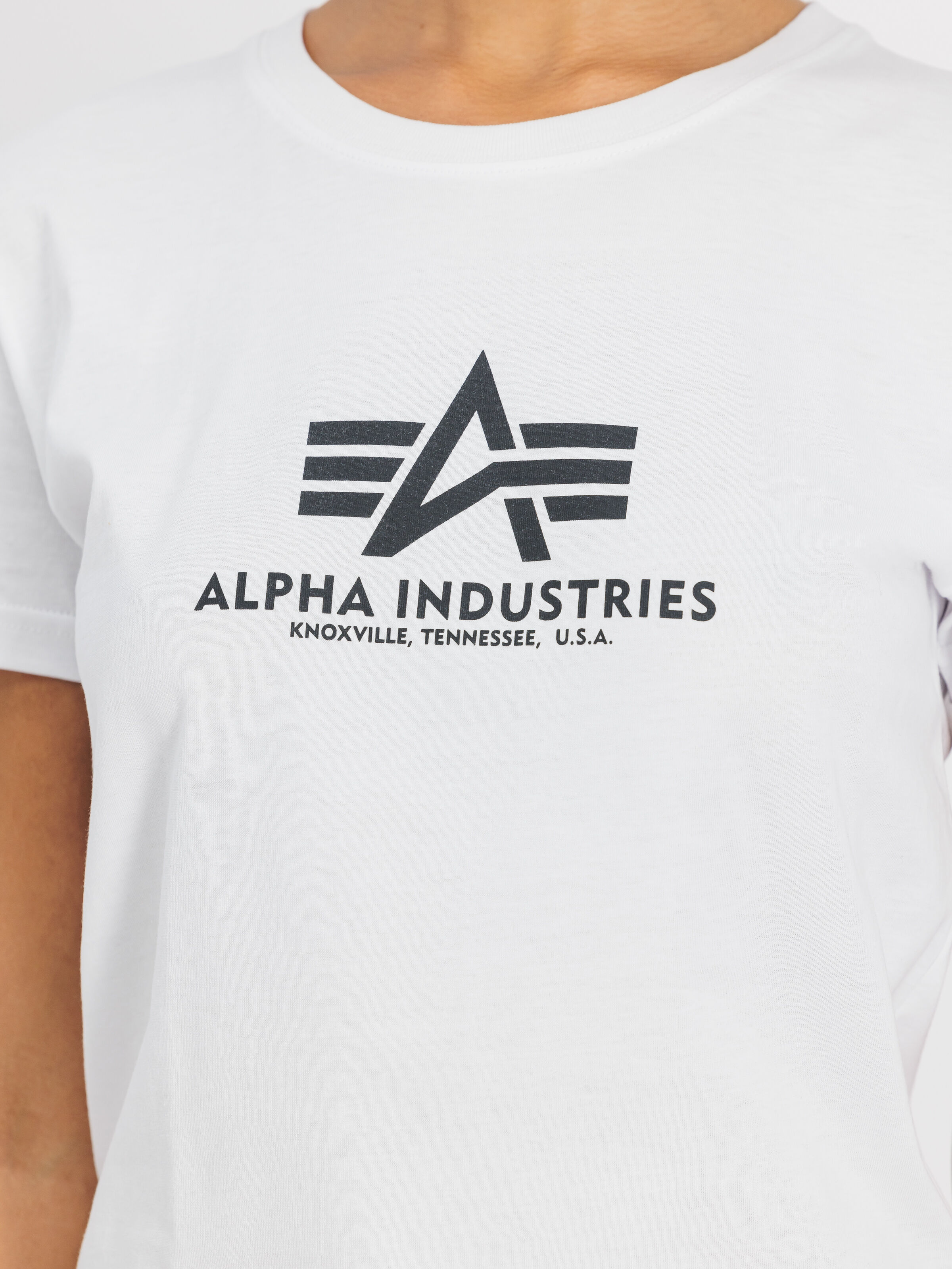 New Basic Big Logo T-Shirt Women white 196051_09_3_detail_00001_112667