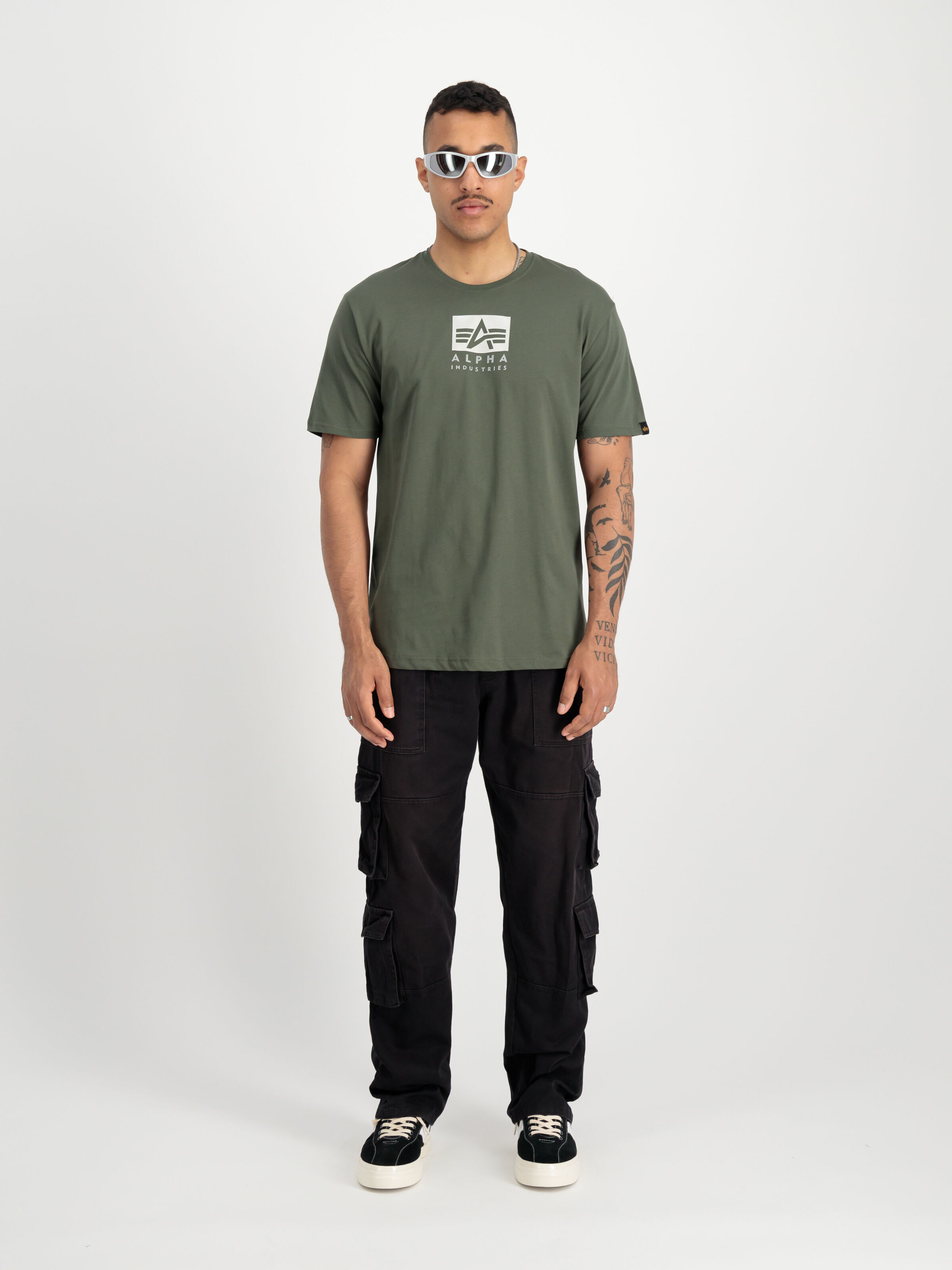Satin Logo T-Shirt dark olive 148513_142_2_model_00001_98280