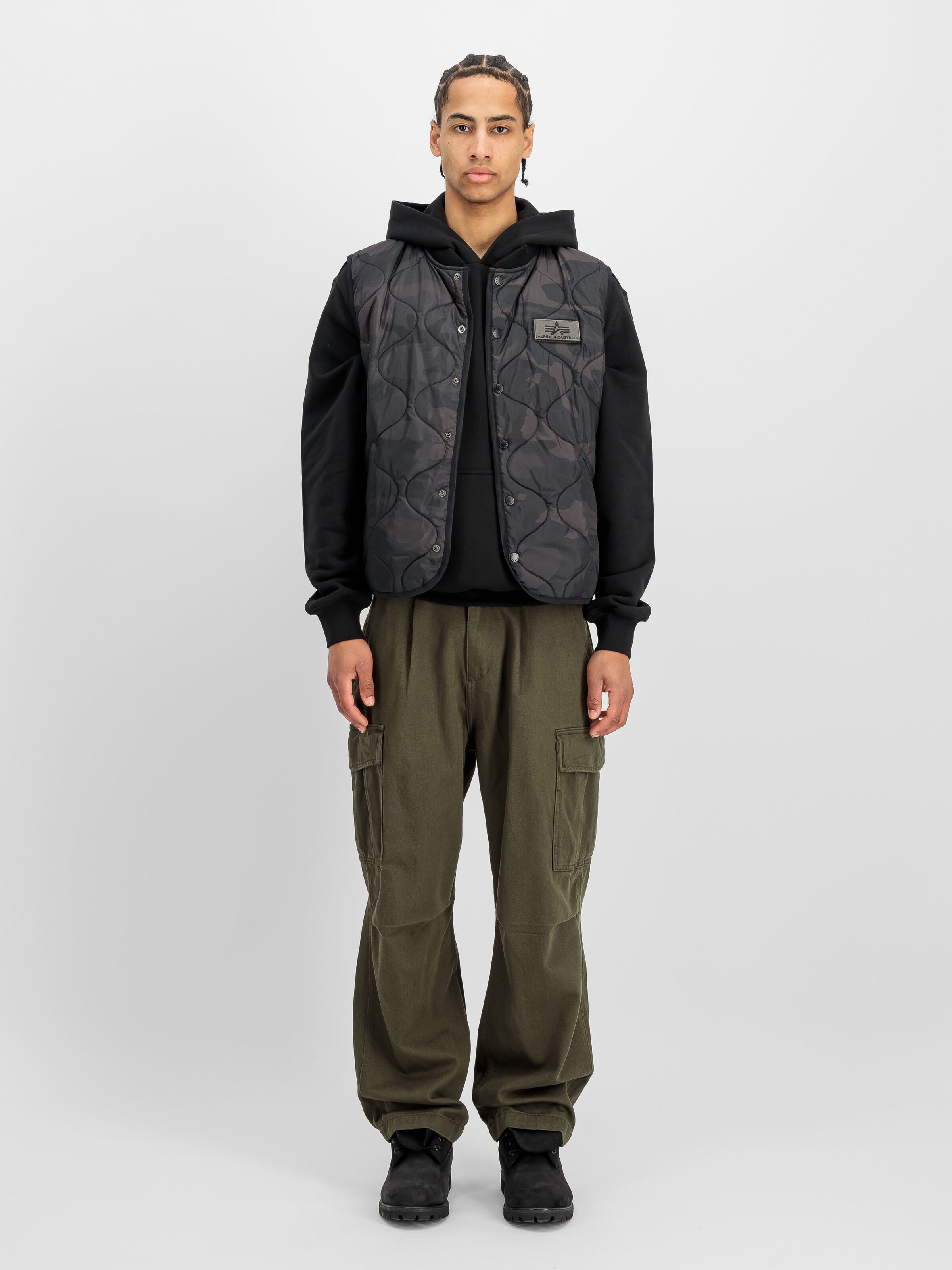 Q-1 Camo Vest black camo 266107C_125_2_model_00001_235466