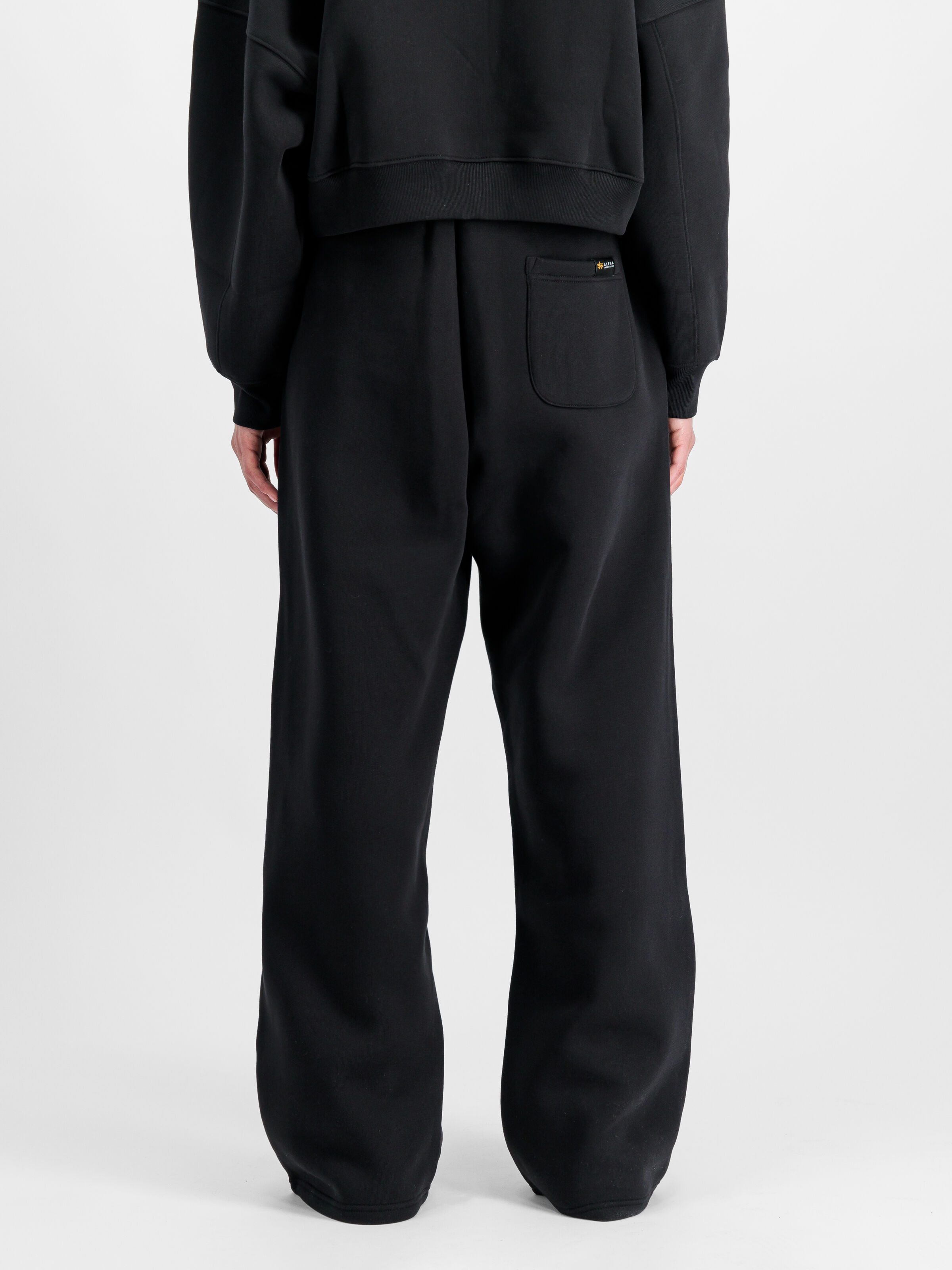 Logo Jogger Women black 148050_03_2_model_00005_103786