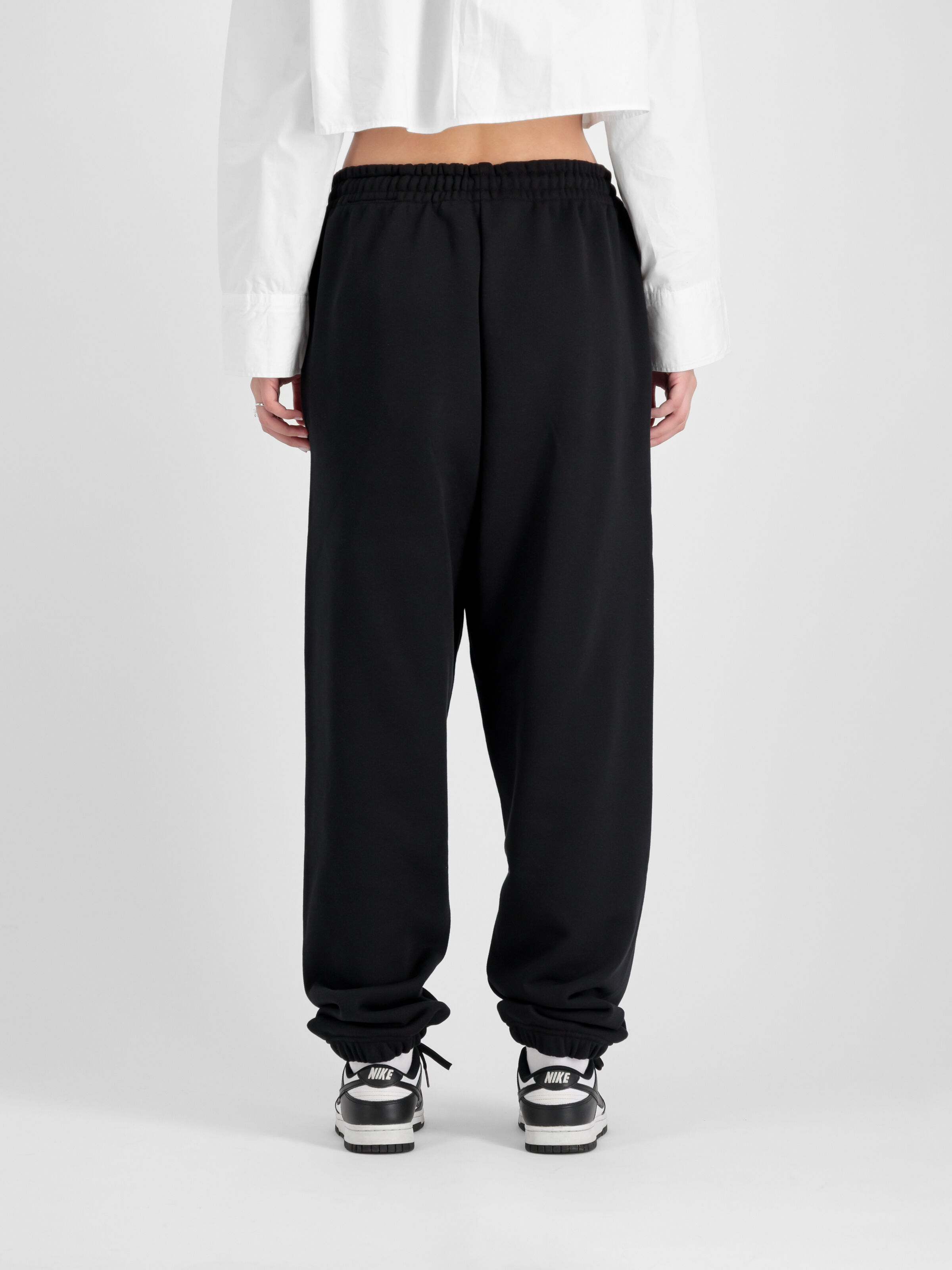 Alpha Essentials Rubber Logo Jogger Women black 146050_03_2_model_00005_98307