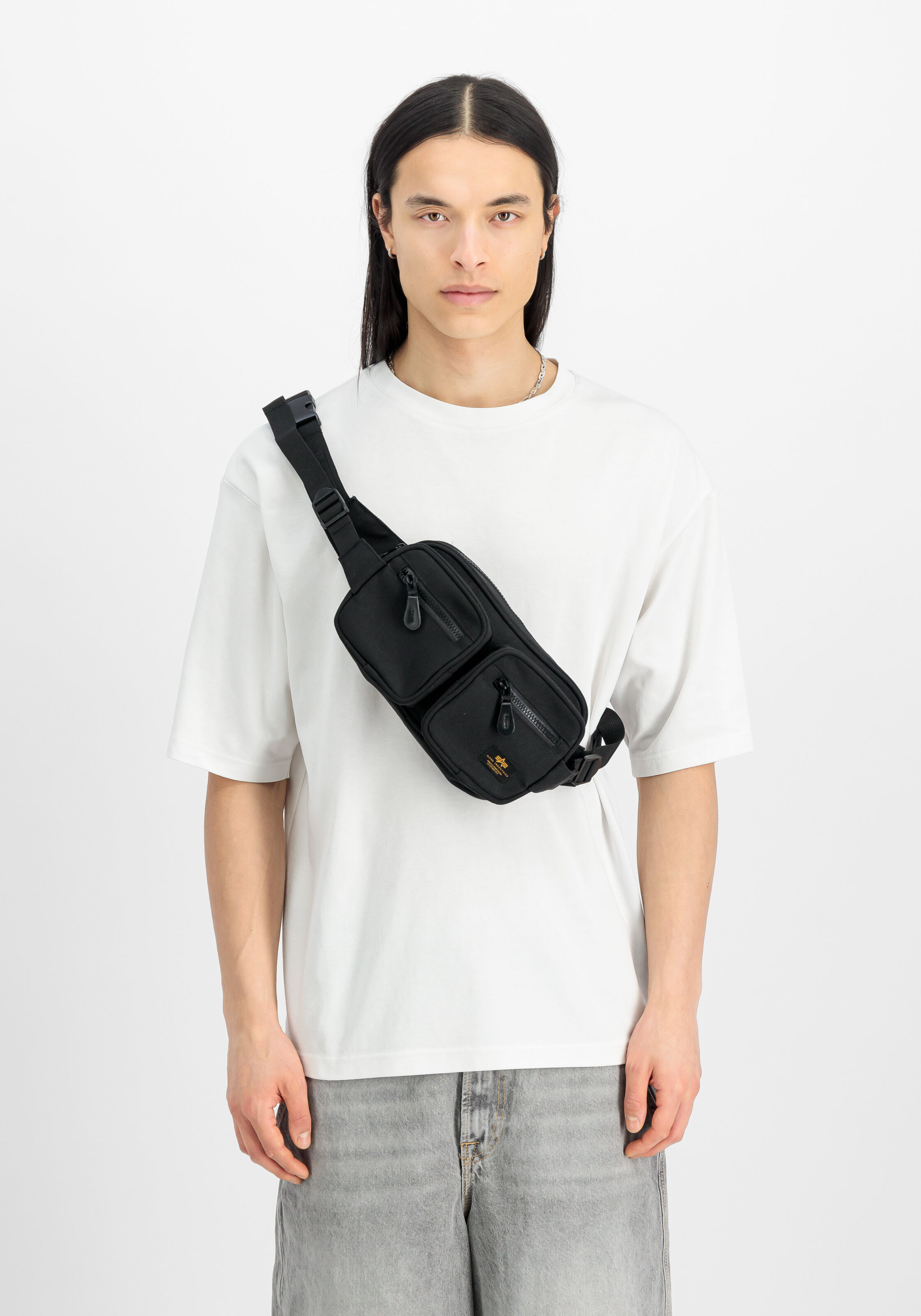 Label Waist Bag black 156943_03_2_model_00001_146517