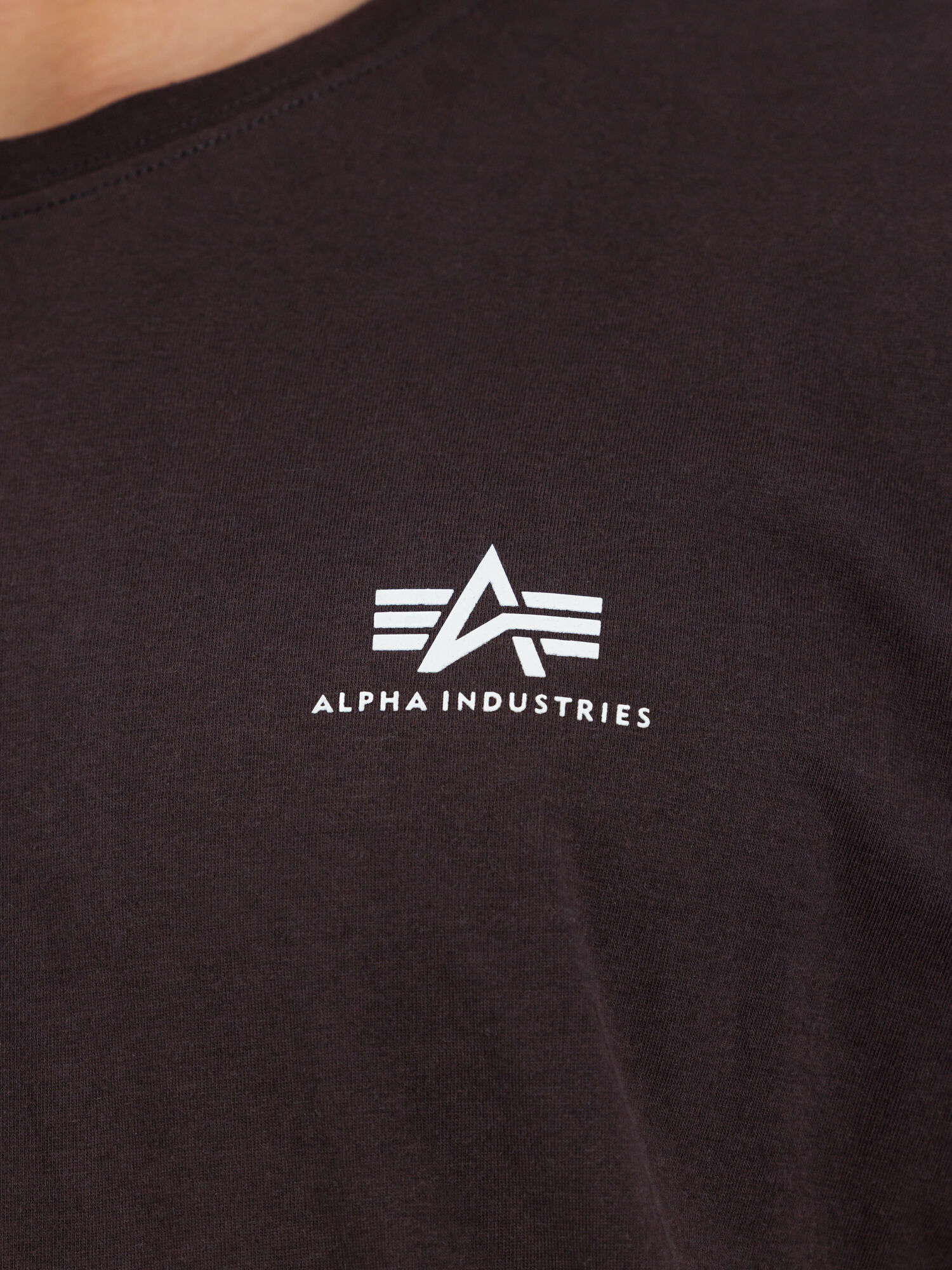 Basic Small Logo T-Shirt hunter brown 188505_696_alpha_industries_basic_t_small_logo_00004_126265