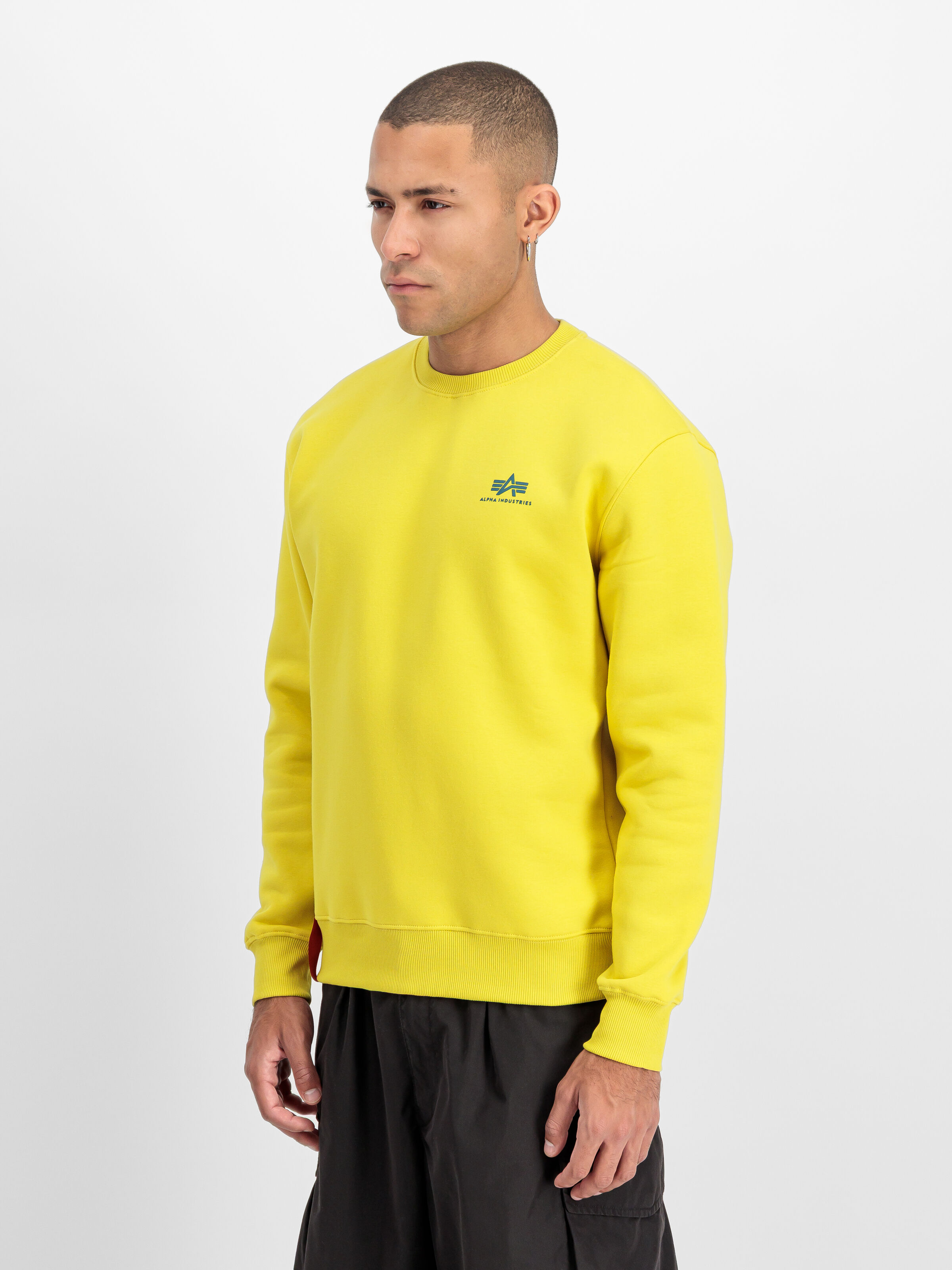 Basic Small Logo Sweatshirt cyber 188307_71_2_model_00002_209762