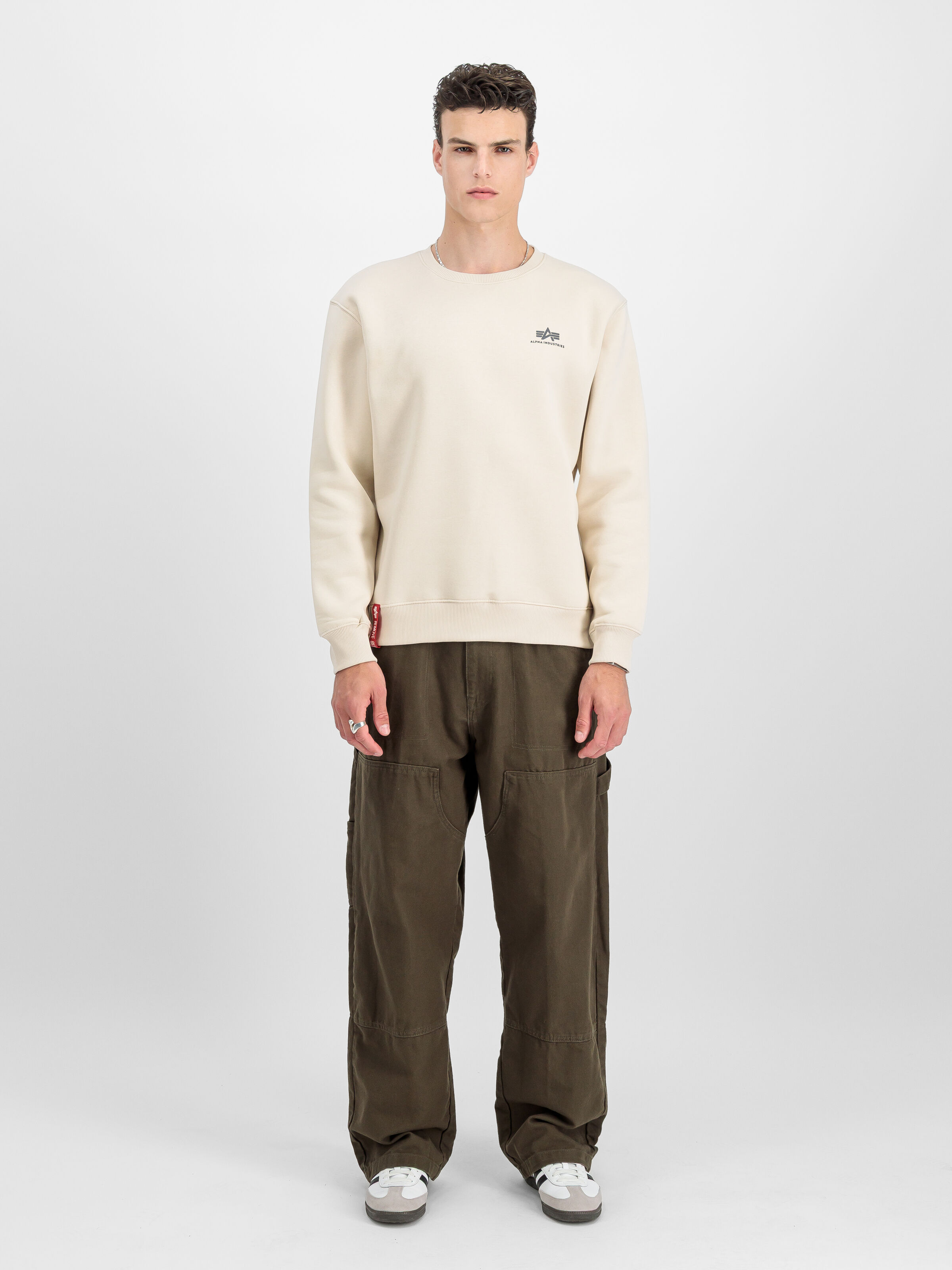 Basic Small Logo Sweatshirt jet stream white 188307_578_2_model_00001_189476