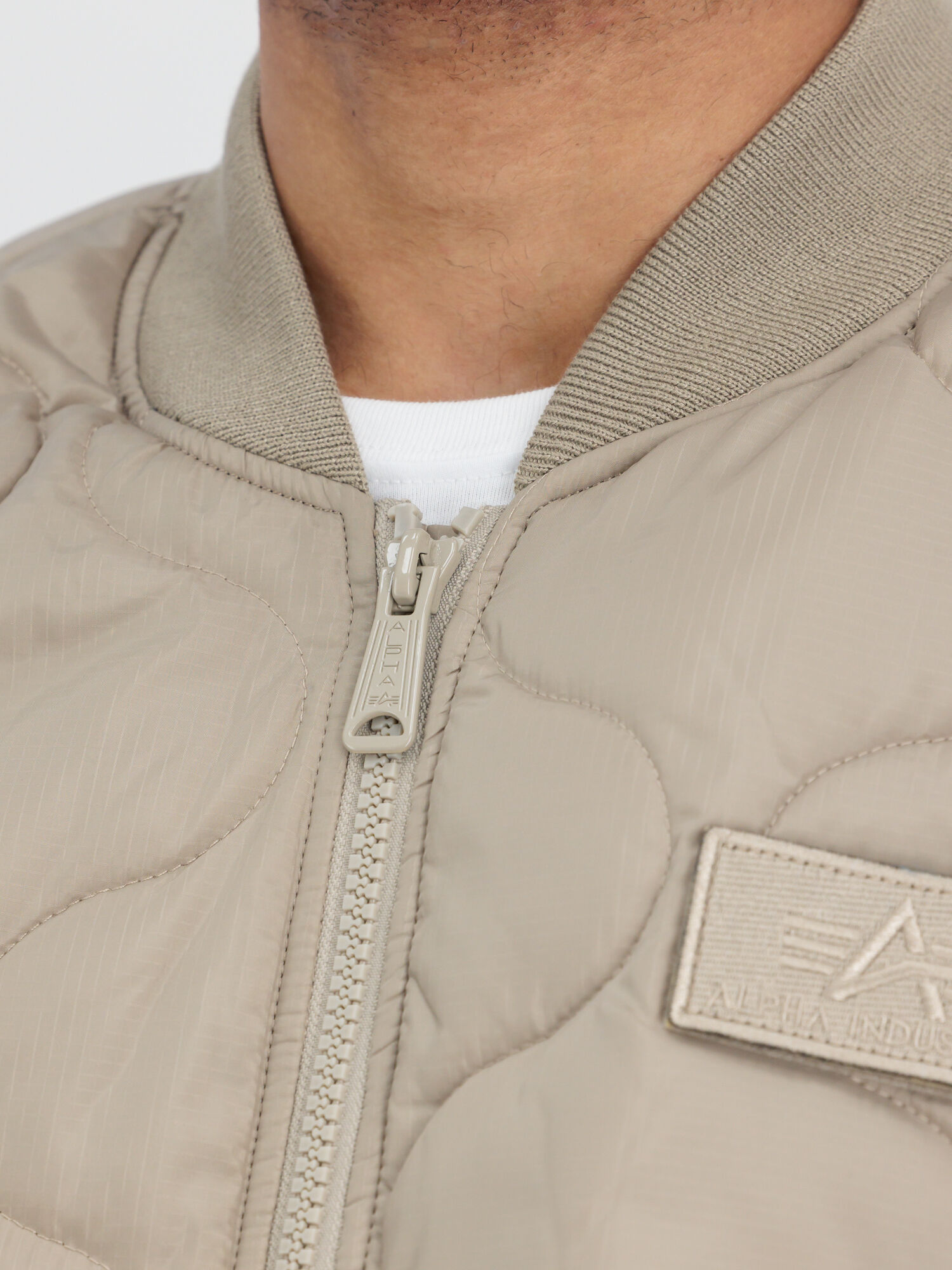 MA-1 ALS Bomber Jacket vintage sand 136135_679_alpha_industries_ma_1_als_008_123934