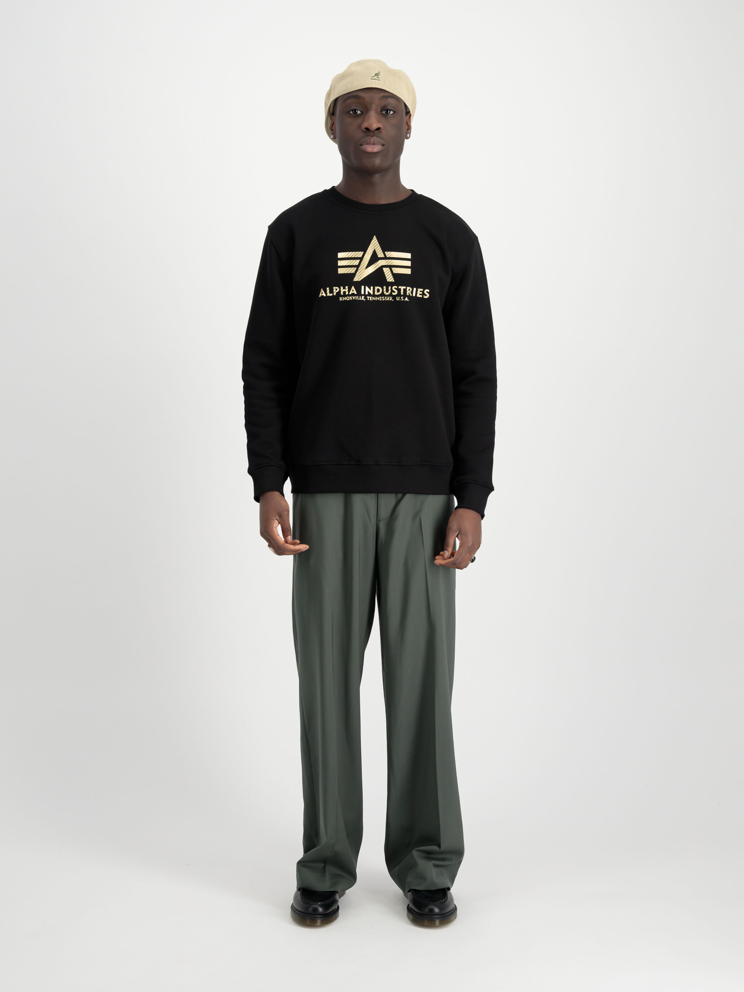 Basic Carbon Sweatshirt black/gold 146311_365_2_model_00001_129759