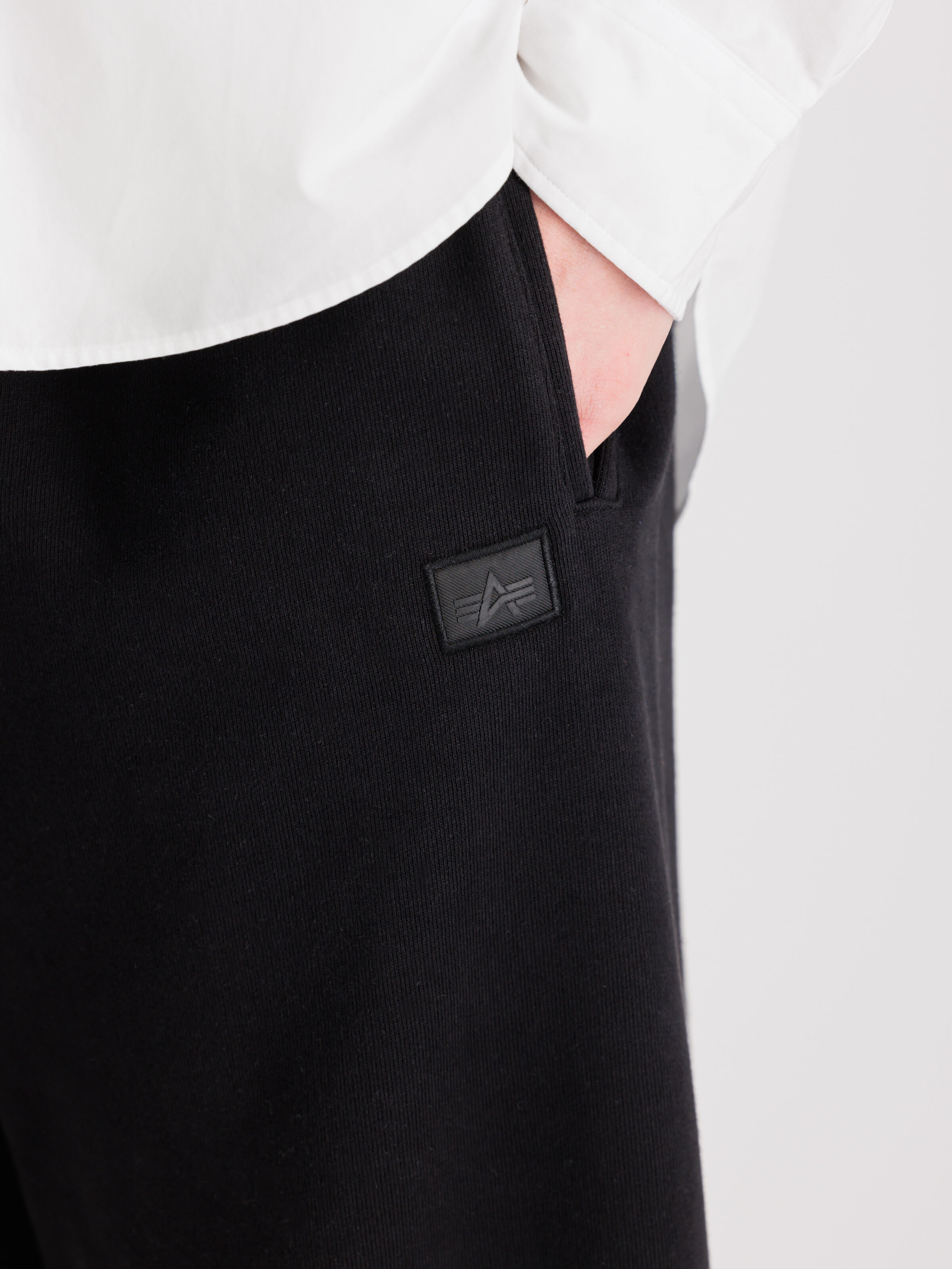 Alpha Essentials Rubber Logo Jogger black 146364_03_3_detail_00001_99712