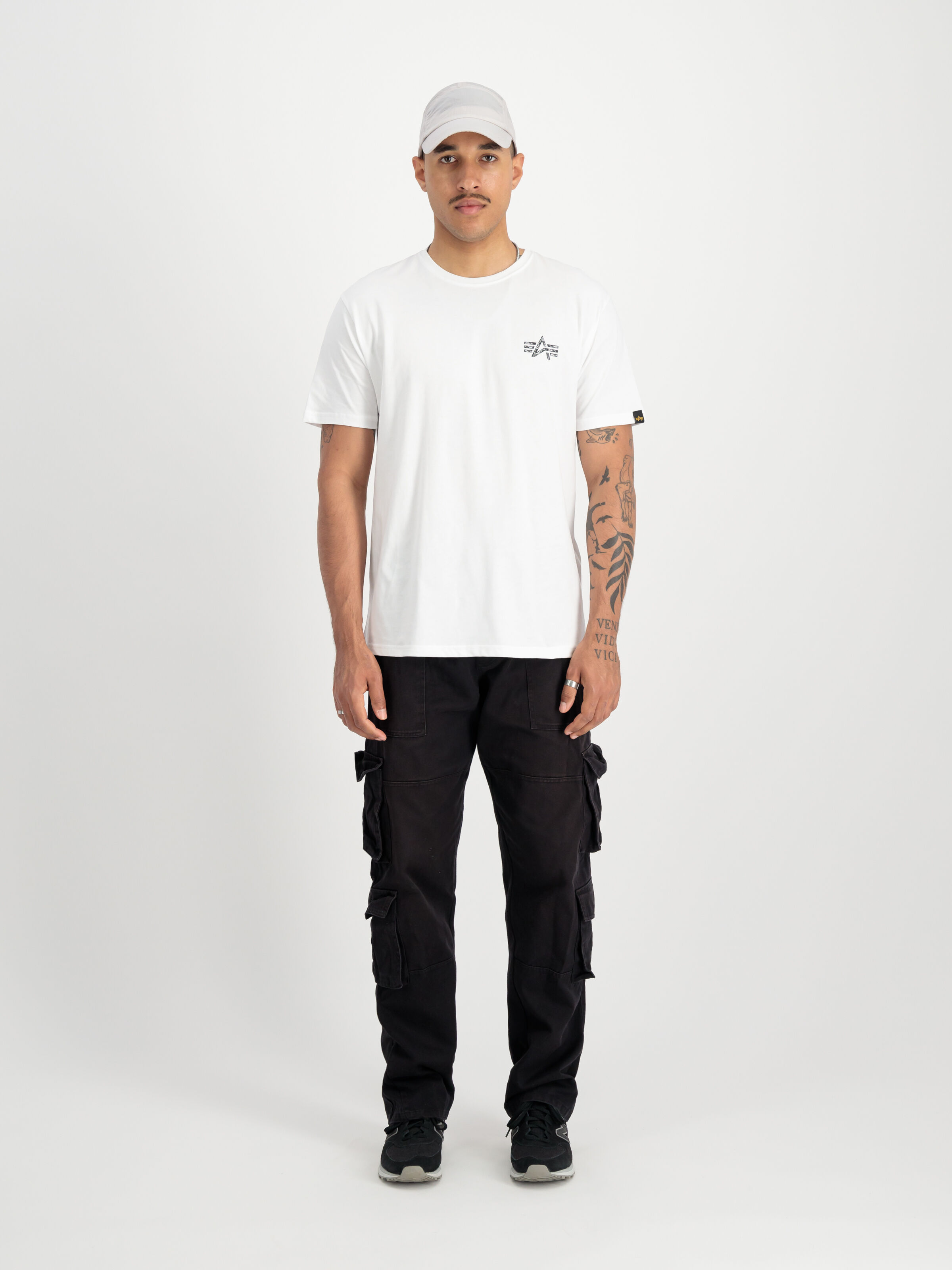 Signature Backprint T-Shirt white 148516_09_2_model_00001_98170