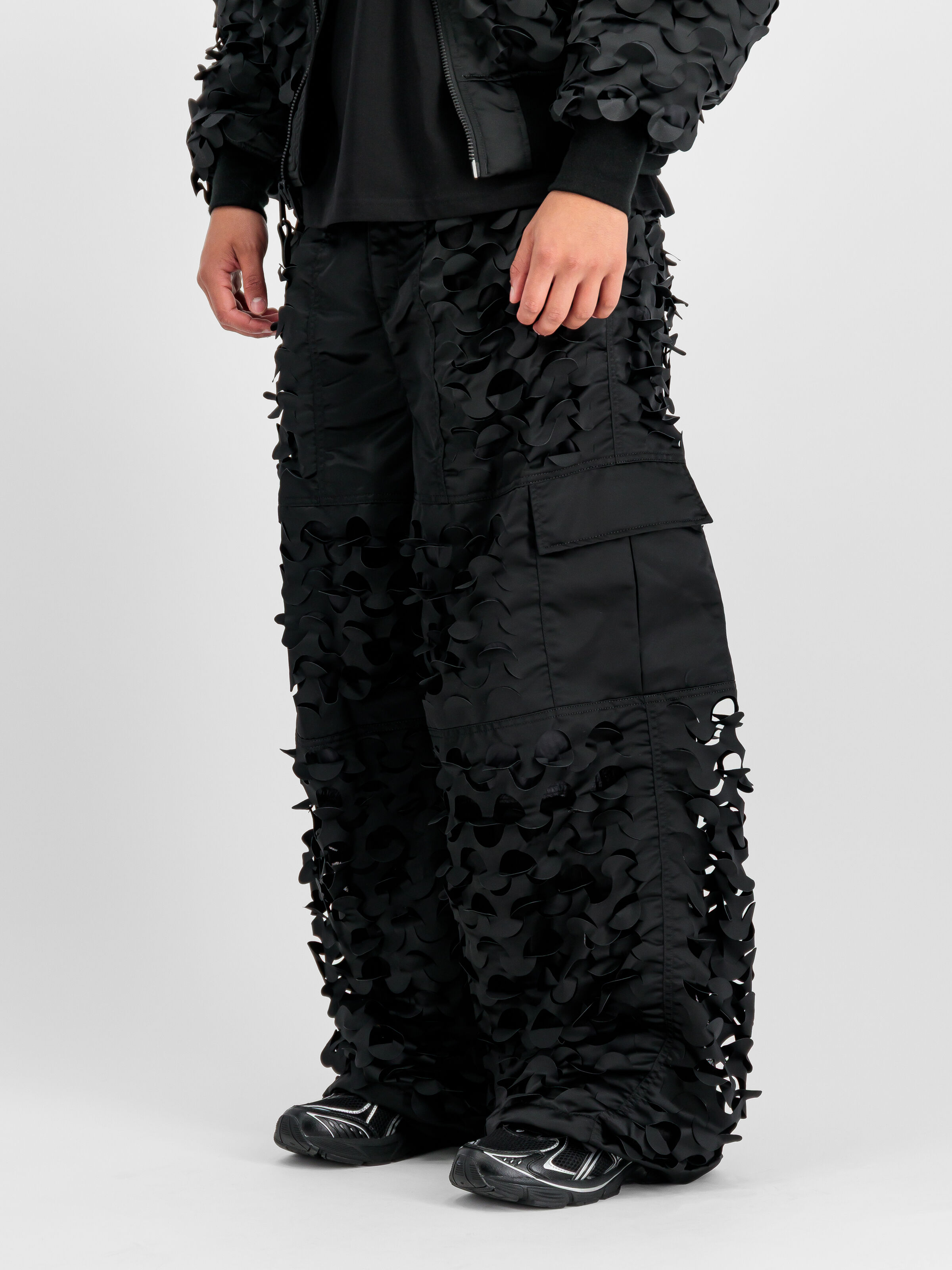 ULCANS Nylon Pant black 758204_03_2_model_00003_195668.jpg